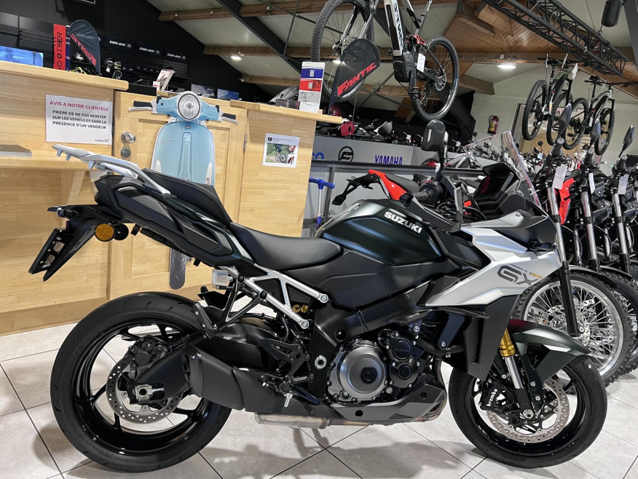 Suzuki GSX-S 1000 GX (2024) - Photo 1
