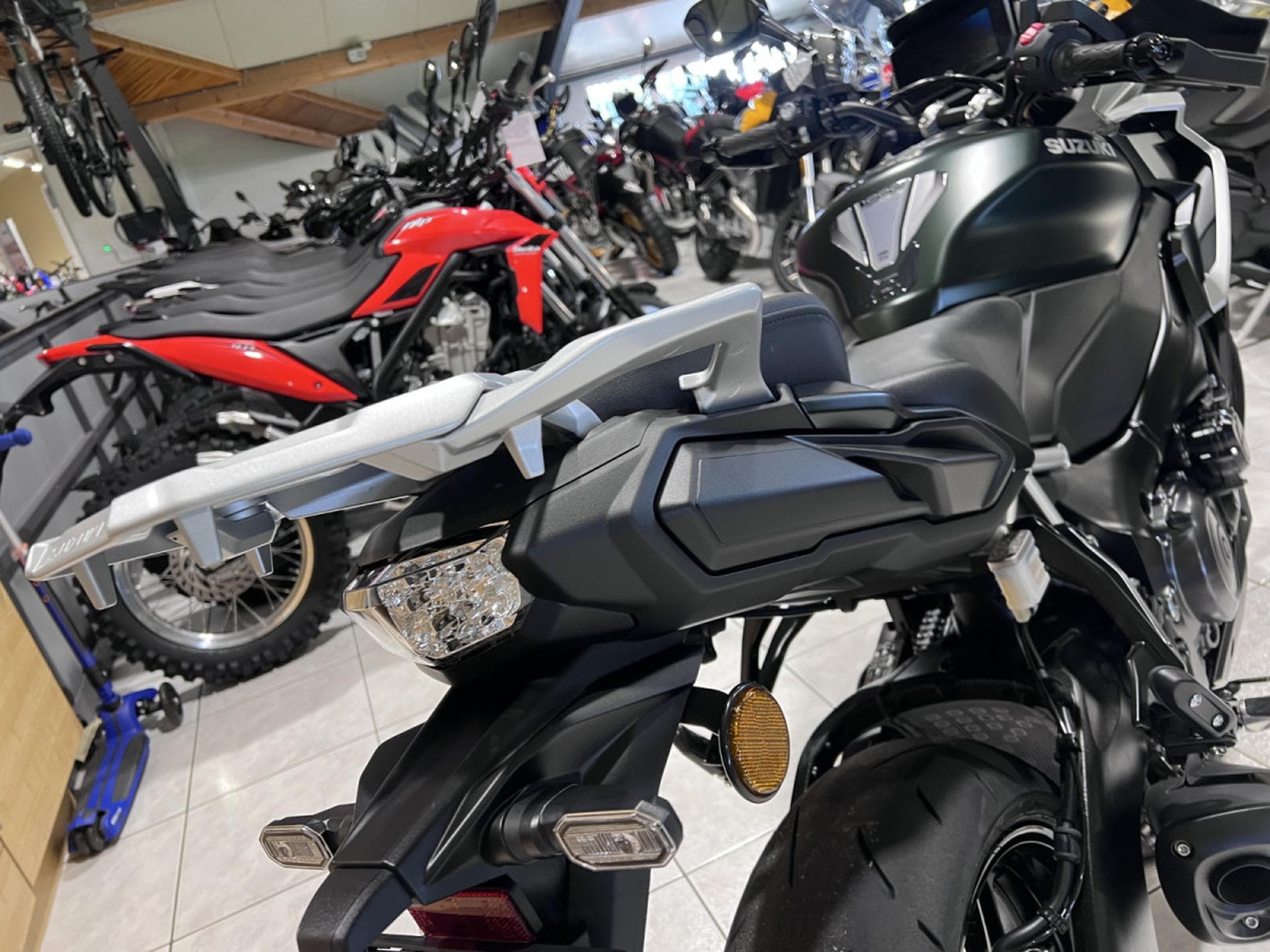 Suzuki GSX-S 1000 GX (2024) - Photo 5