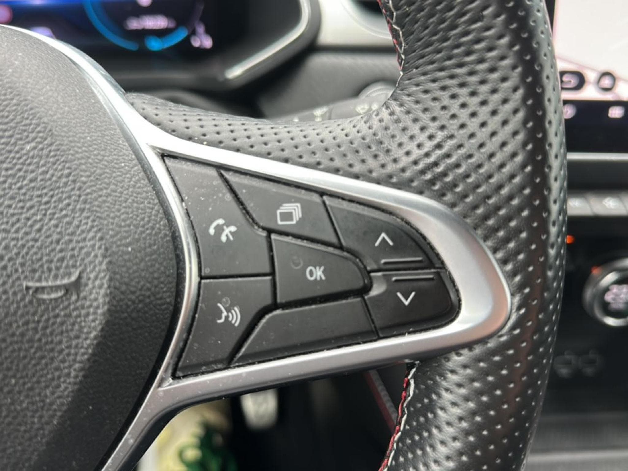Renault Captur 1.6 E-TECH HYBRIDE 145 RS LINE (2022) - Photo 15