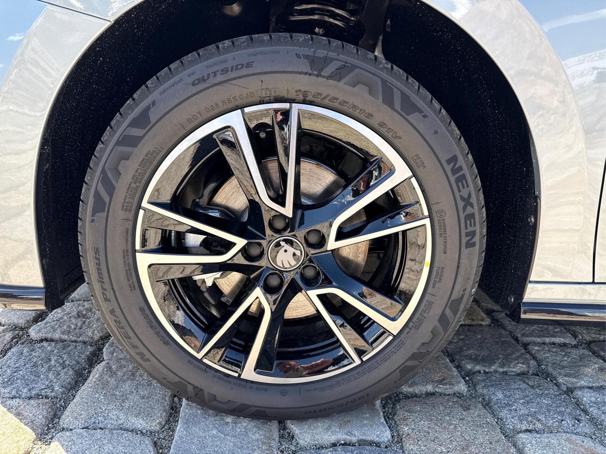 Skoda Fabia Monte Carlo 1.0 (2026) - Photo 11