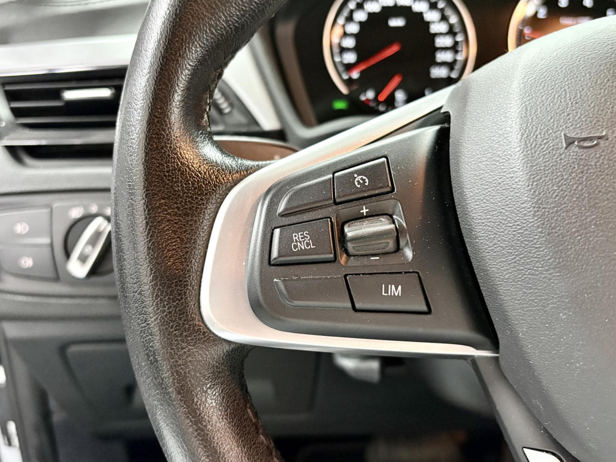 BMW X2 18i sDrive *CAMERA* *PDC* SIEGES CHAUFF.* (2019) - Photo 12