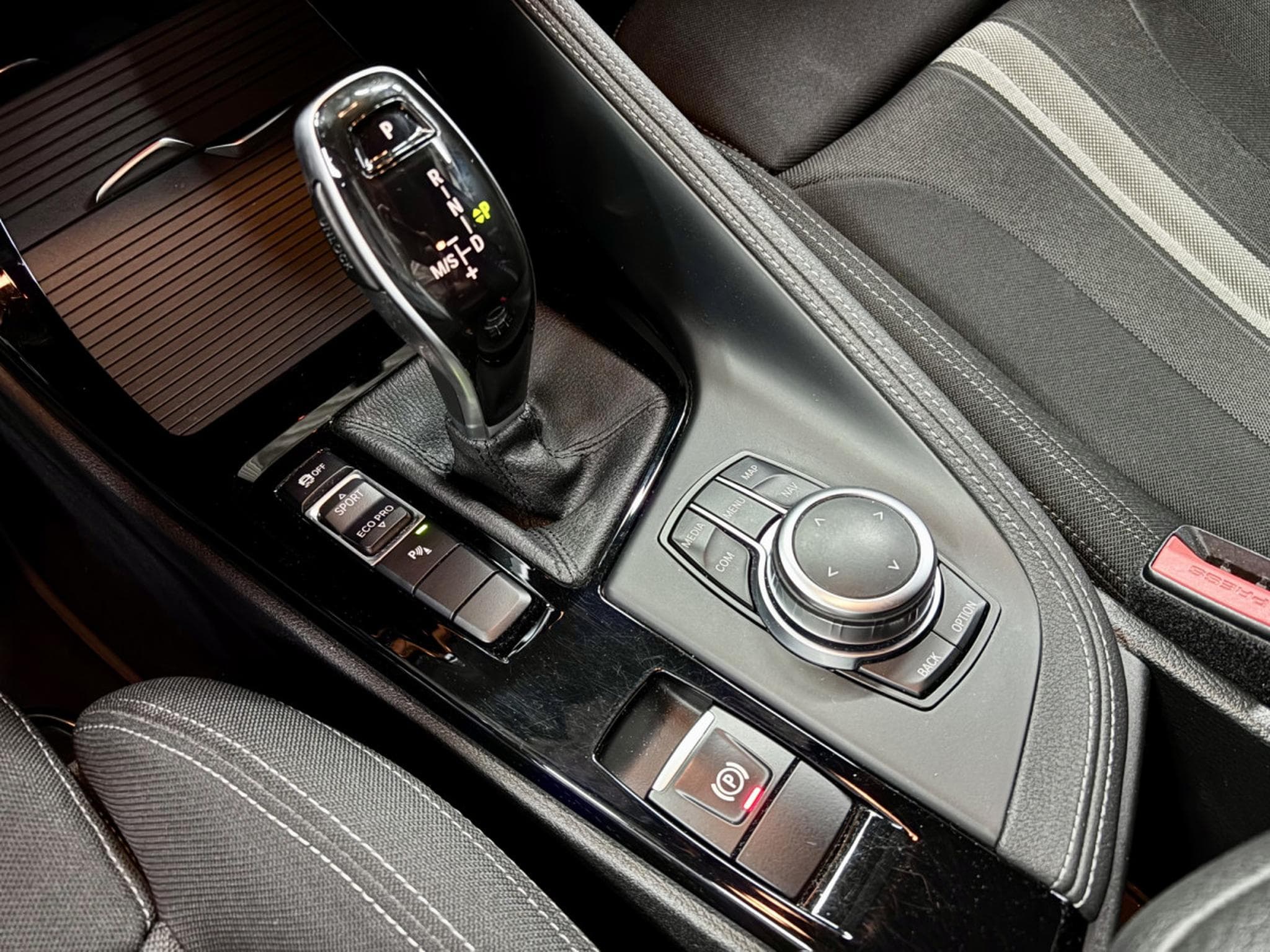 BMW X2 18i sDrive *CAMERA* *PDC* SIEGES CHAUFF.* (2019) - Photo 15