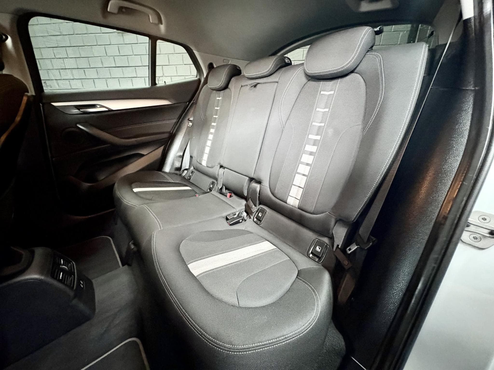 BMW X2 18i sDrive *CAMERA* *PDC* SIEGES CHAUFF.* (2019) - Photo 23