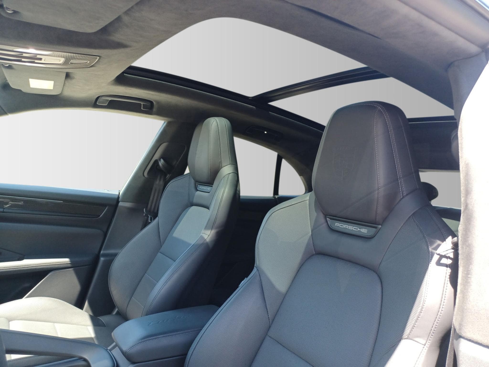Porsche Macan Turbo (2025) - Photo 11