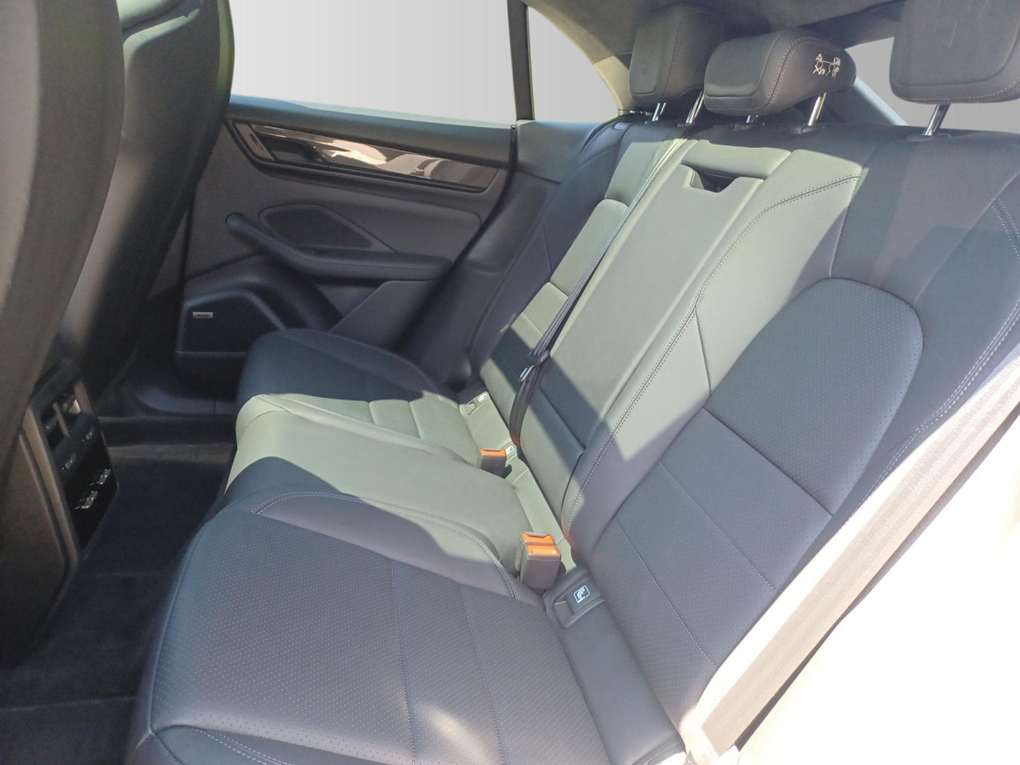 Porsche Macan Turbo (2025) - Photo 15