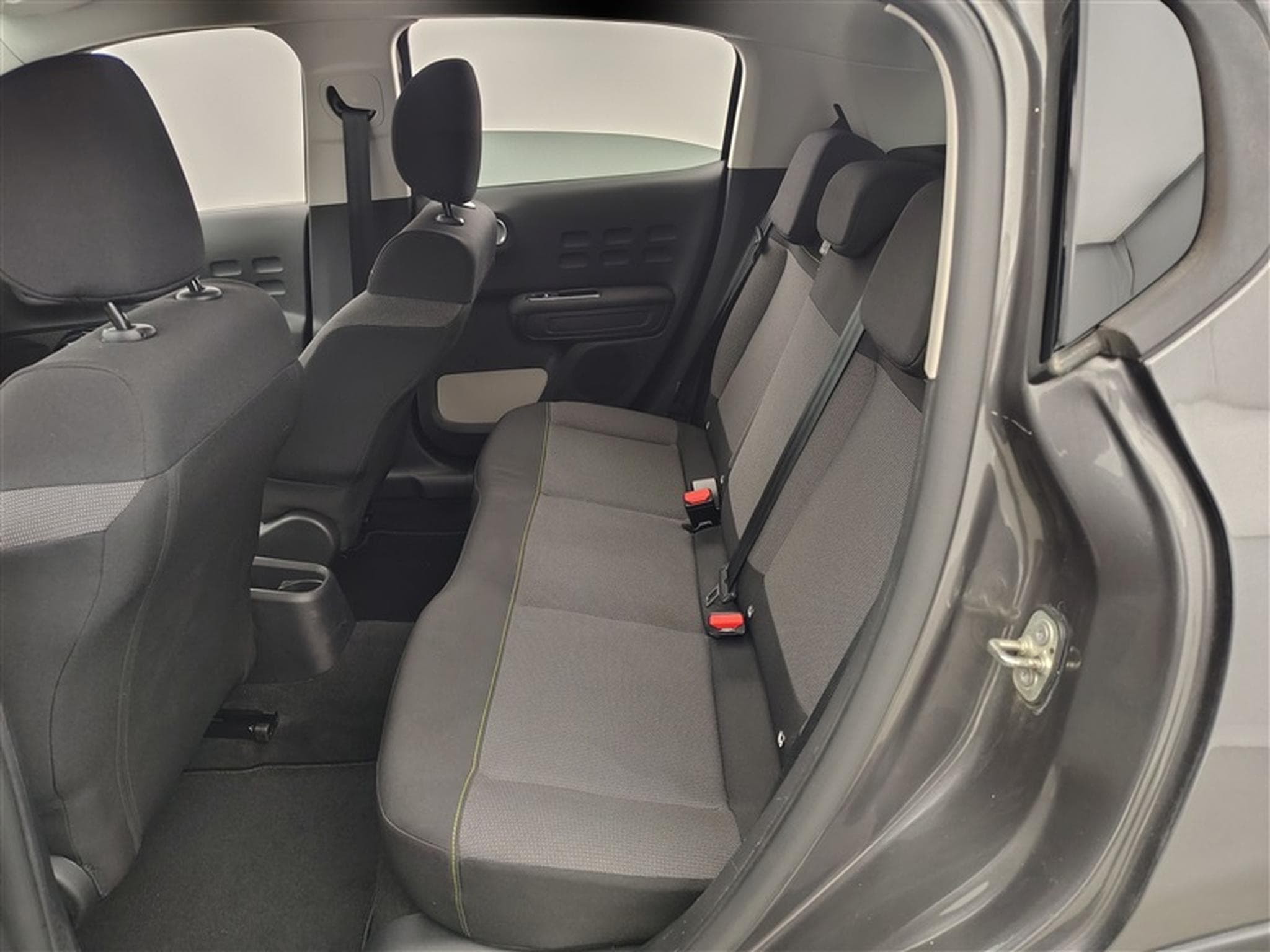 Citroen C3 1.2i PureTech Shine CARPLAY / FULL LED / JA 16" (2023) - Photo 13