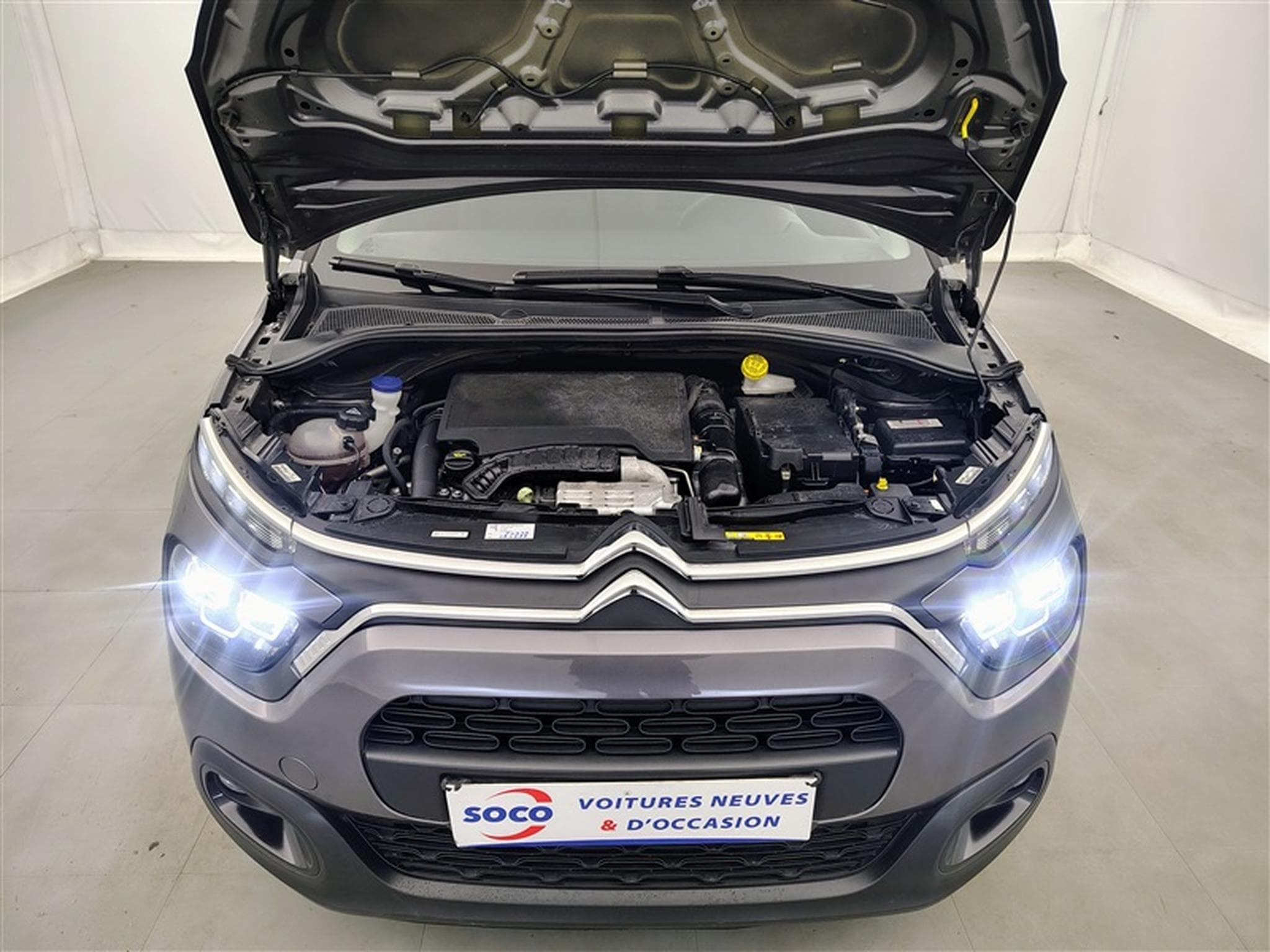 Citroen C3 1.2i PureTech Shine CARPLAY / FULL LED / JA 16" (2023) - Photo 18