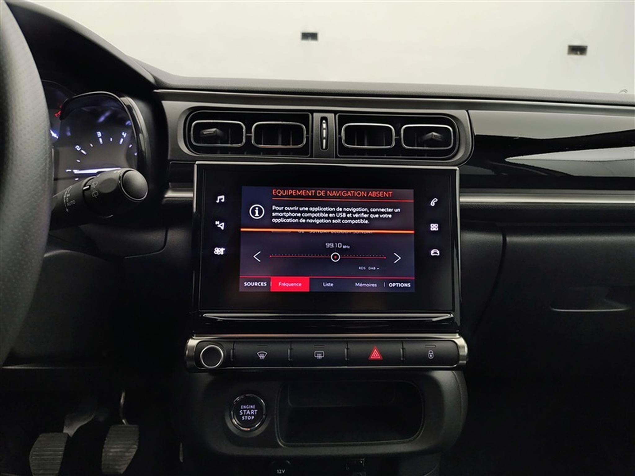 Citroen C3 1.2i PureTech Shine CARPLAY / FULL LED / JA 16" (2023) - Photo 19