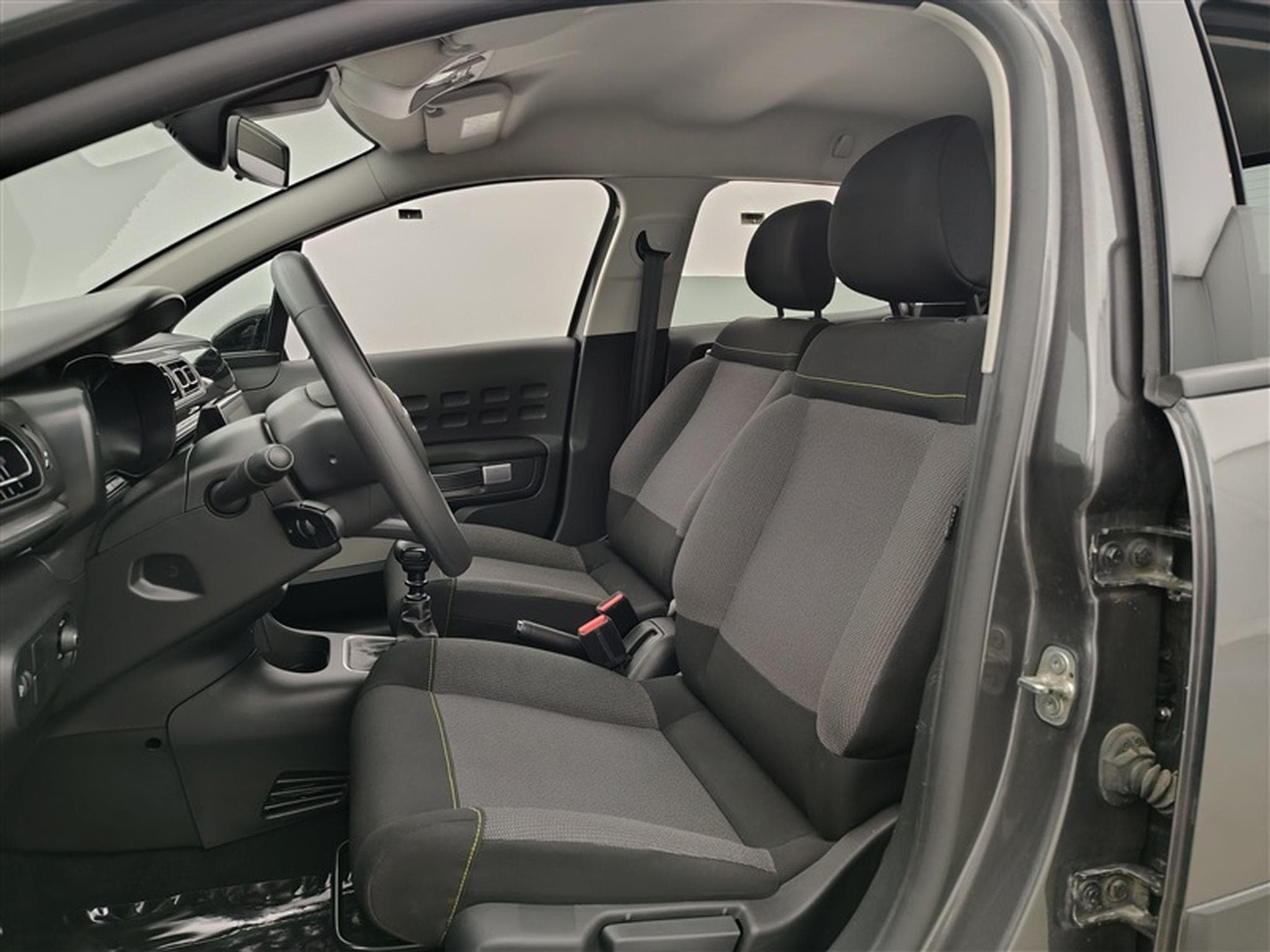 Citroen C3 1.2i PureTech Shine CARPLAY / FULL LED / JA 16" (2023) - Photo 7
