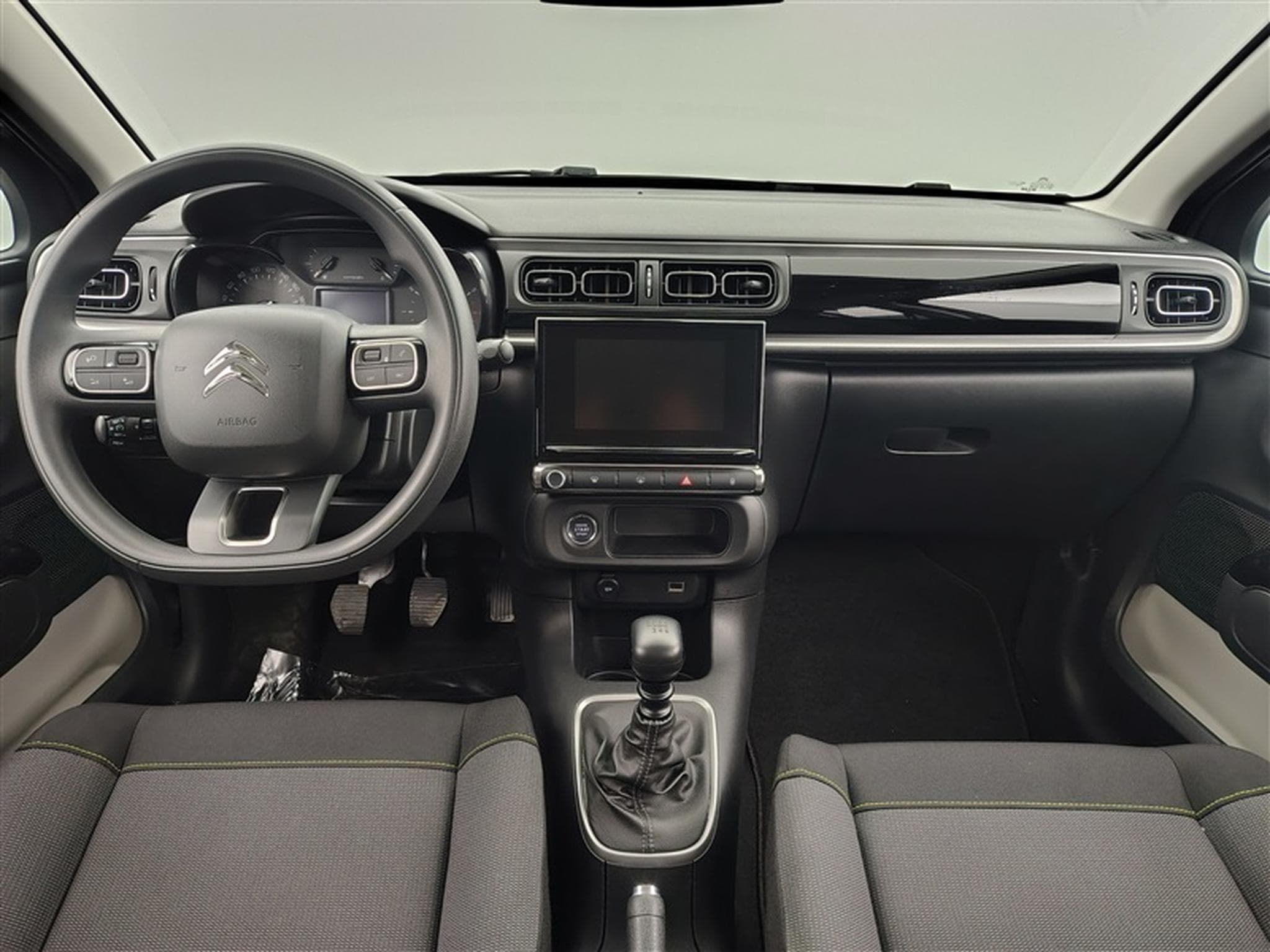 Citroen C3 1.2i PureTech Shine CARPLAY / FULL LED / JA 16" (2023) - Photo 8