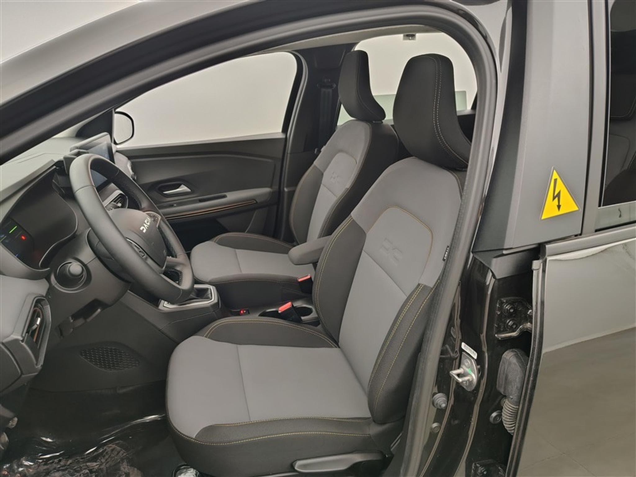 Dacia Jogger Hybrid 1.6 Extreme 7PL / NAVI / CARPLAY / CAMERA (2025) - Photo 7