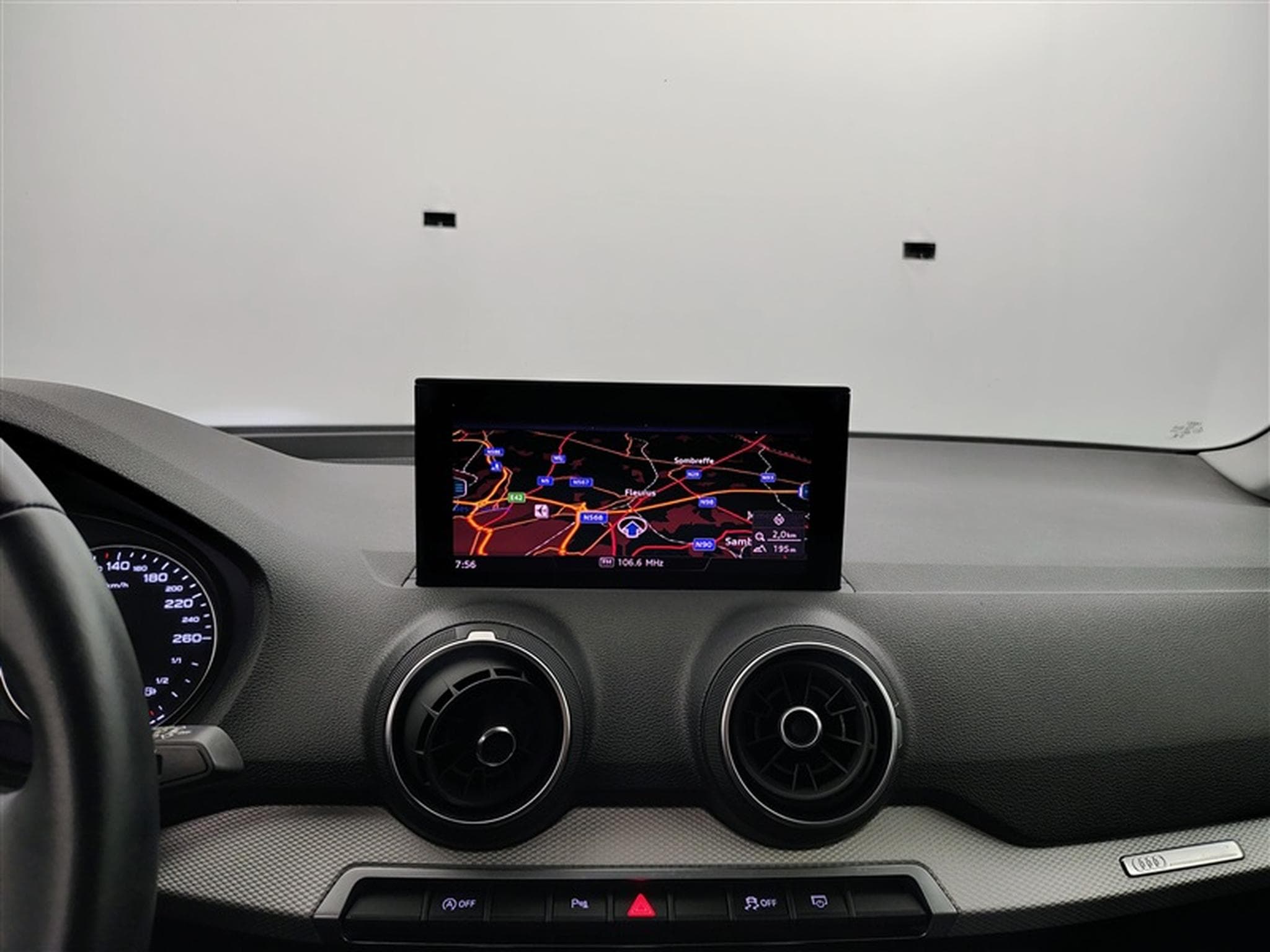 Audi Q2 35 TFSI S-Tronic Attraction NAVI / FULL LED / CAMERA / JA16" (2023) - Photo 11
