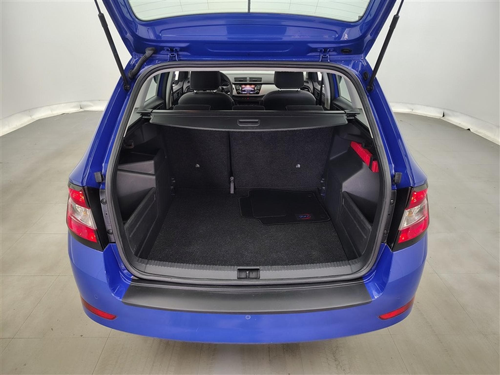 Skoda Fabia Combi 1.0 TSI 60Cv Ambition CLIM / BLUETOOTH / PDC (2022) - Photo 14