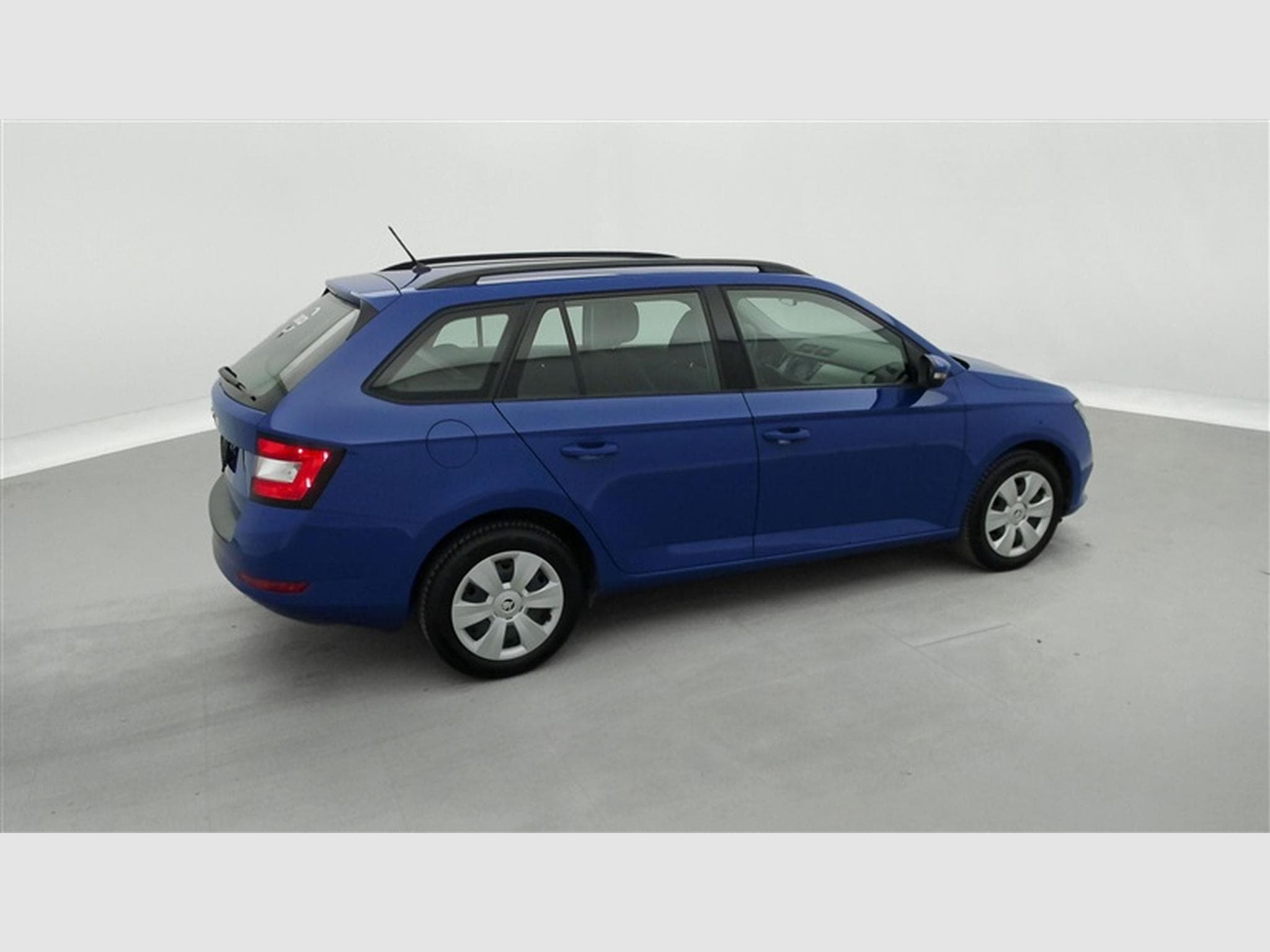 Skoda Fabia Combi 1.0 TSI 60Cv Ambition CLIM / BLUETOOTH / PDC (2022) - Photo 24