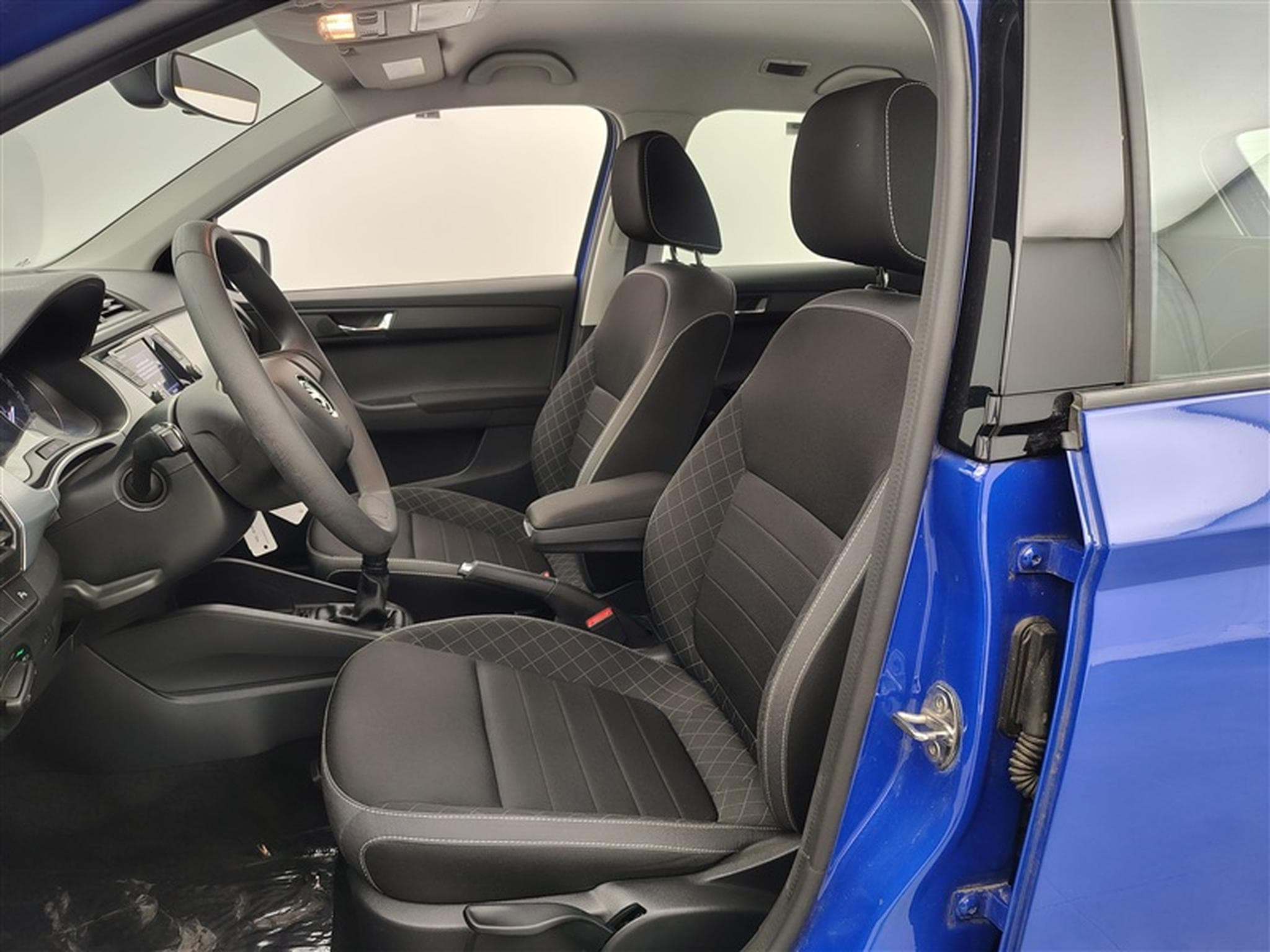 Skoda Fabia Combi 1.0 TSI 60Cv Ambition CLIM / BLUETOOTH / PDC (2022) - Photo 7