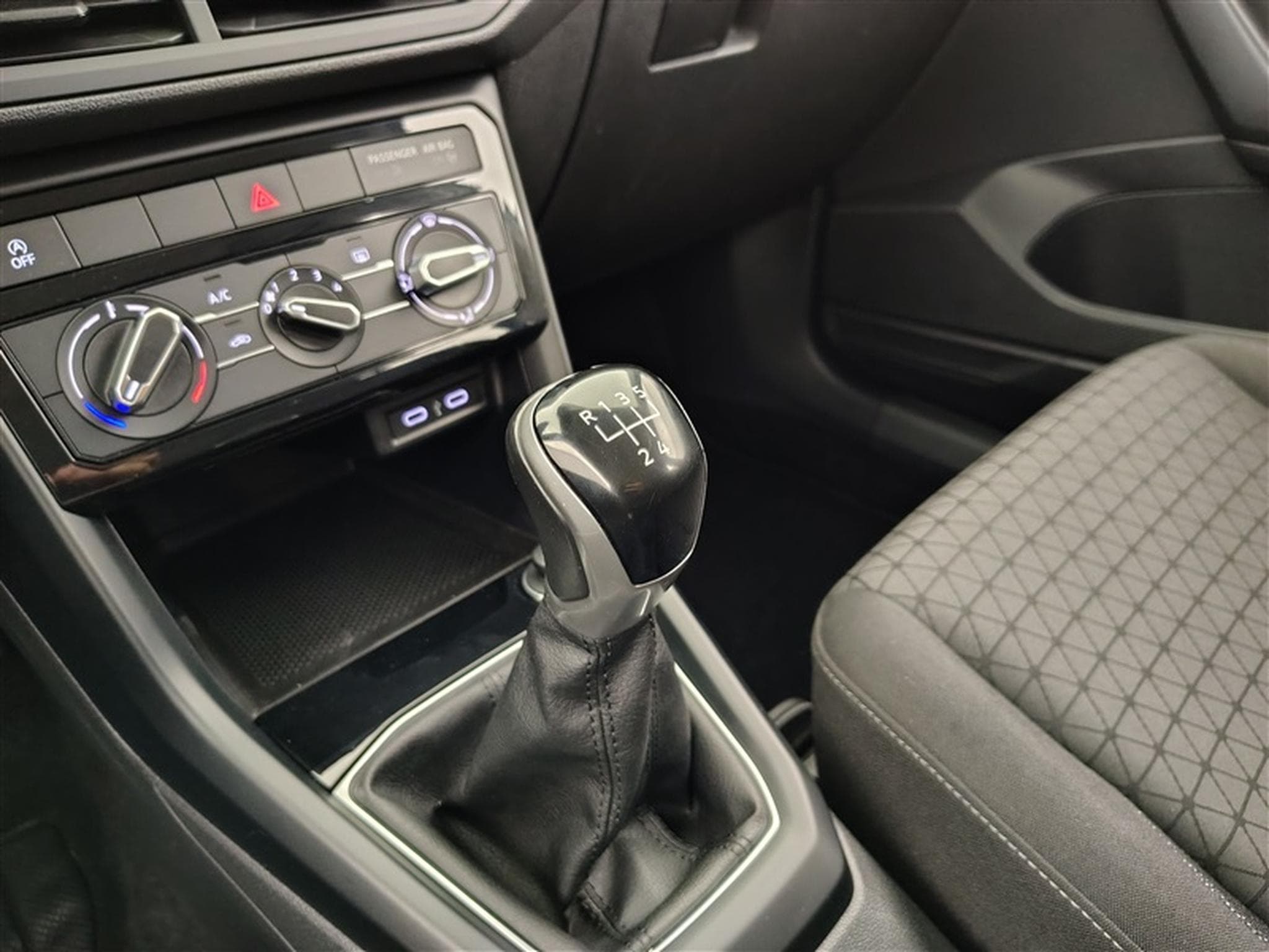 VW T-Cross 1.0 TSI Life Business OPF (2022) - Photo 12