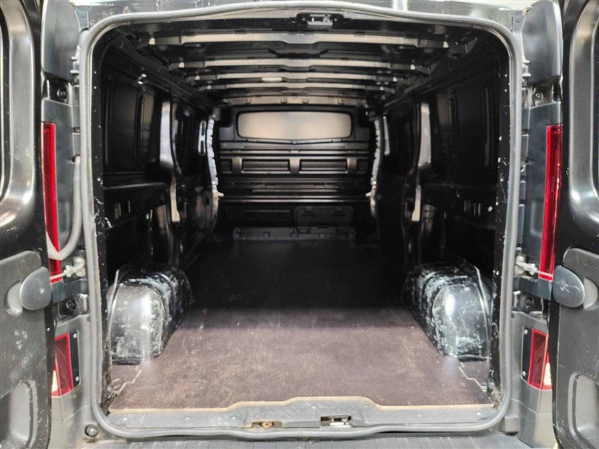 Renault Trafic 2.0 dCi 30 L2H1 Confort (EU6e) (2024) - Photo 14
