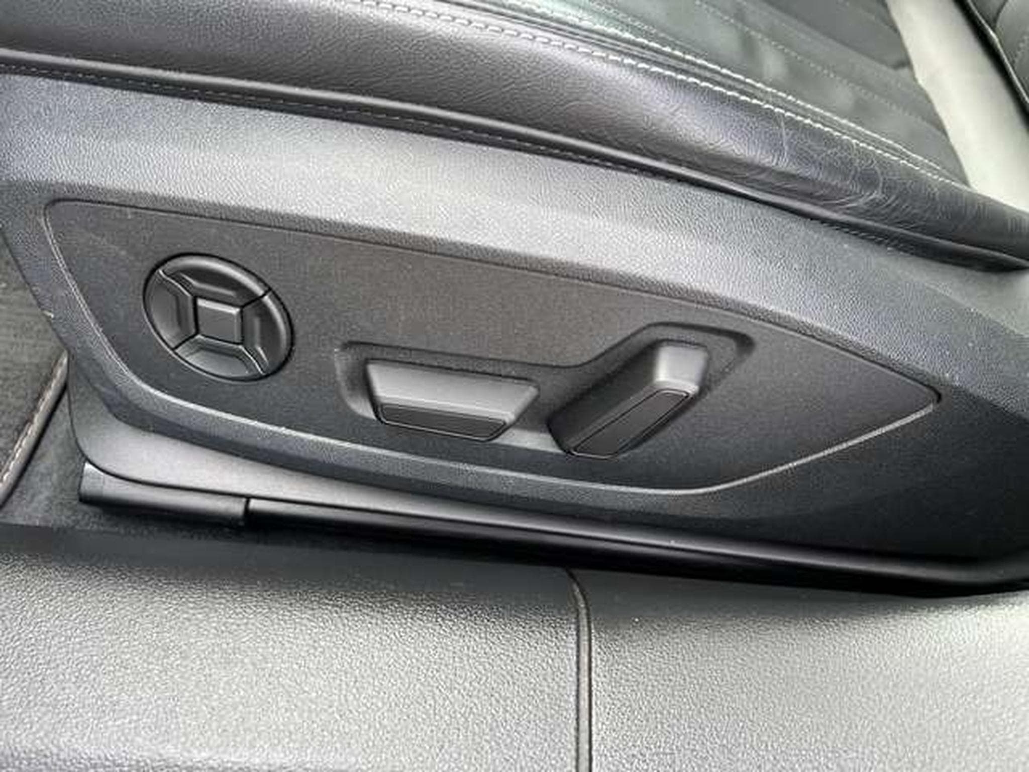 Audi A6 QUATTRO HYBRIDE ESSENCE 300 CV (2024) - Photo 9