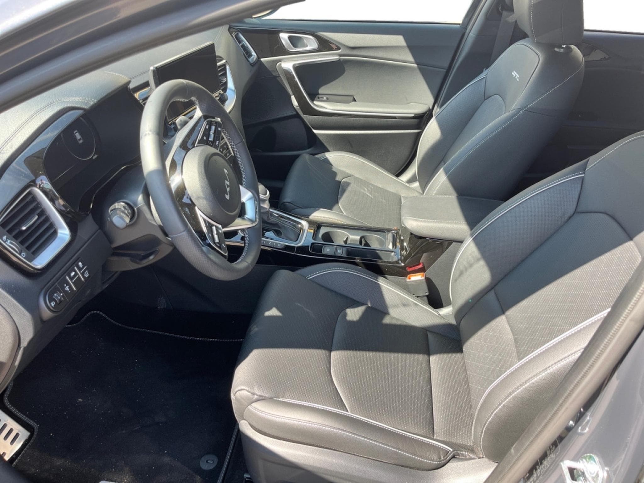 Kia XCeed 1.5 T-GDi GT Line DCT ISG (2024) - Photo 8