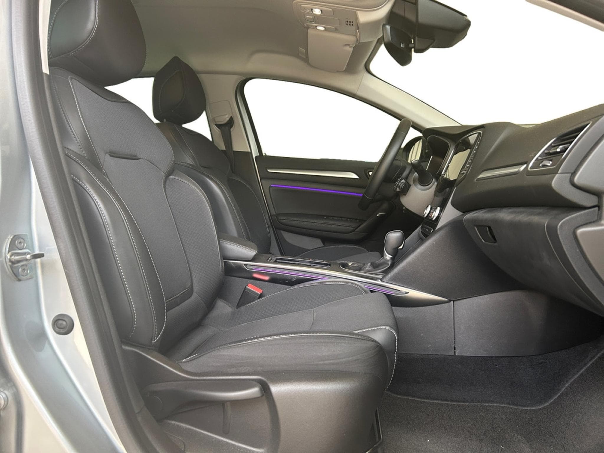 Renault Megane 1.33 TCe Techno EDC GPF (2024) - Photo 10