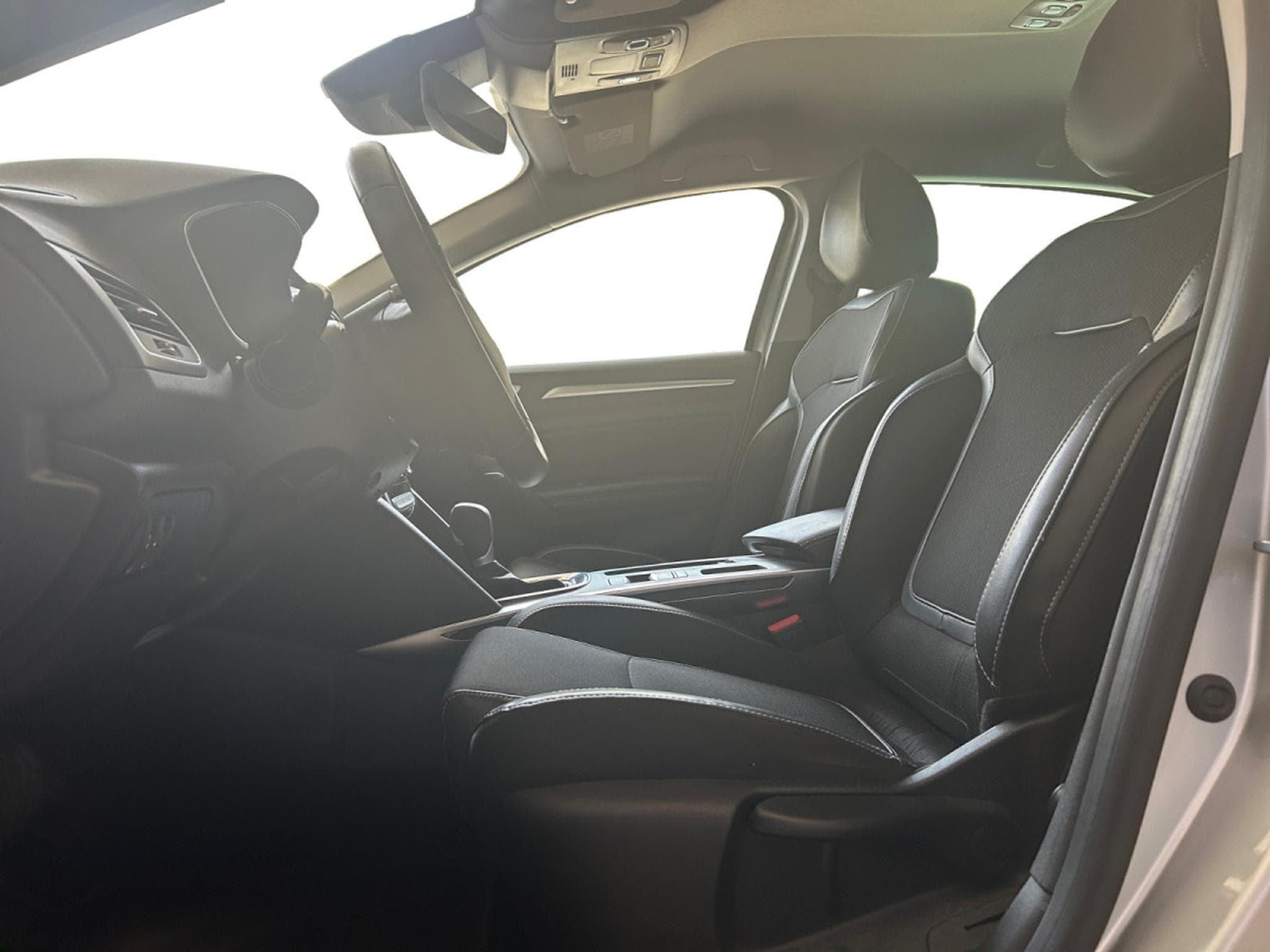 Renault Megane 1.33 TCe Techno EDC GPF (2024) - Photo 8