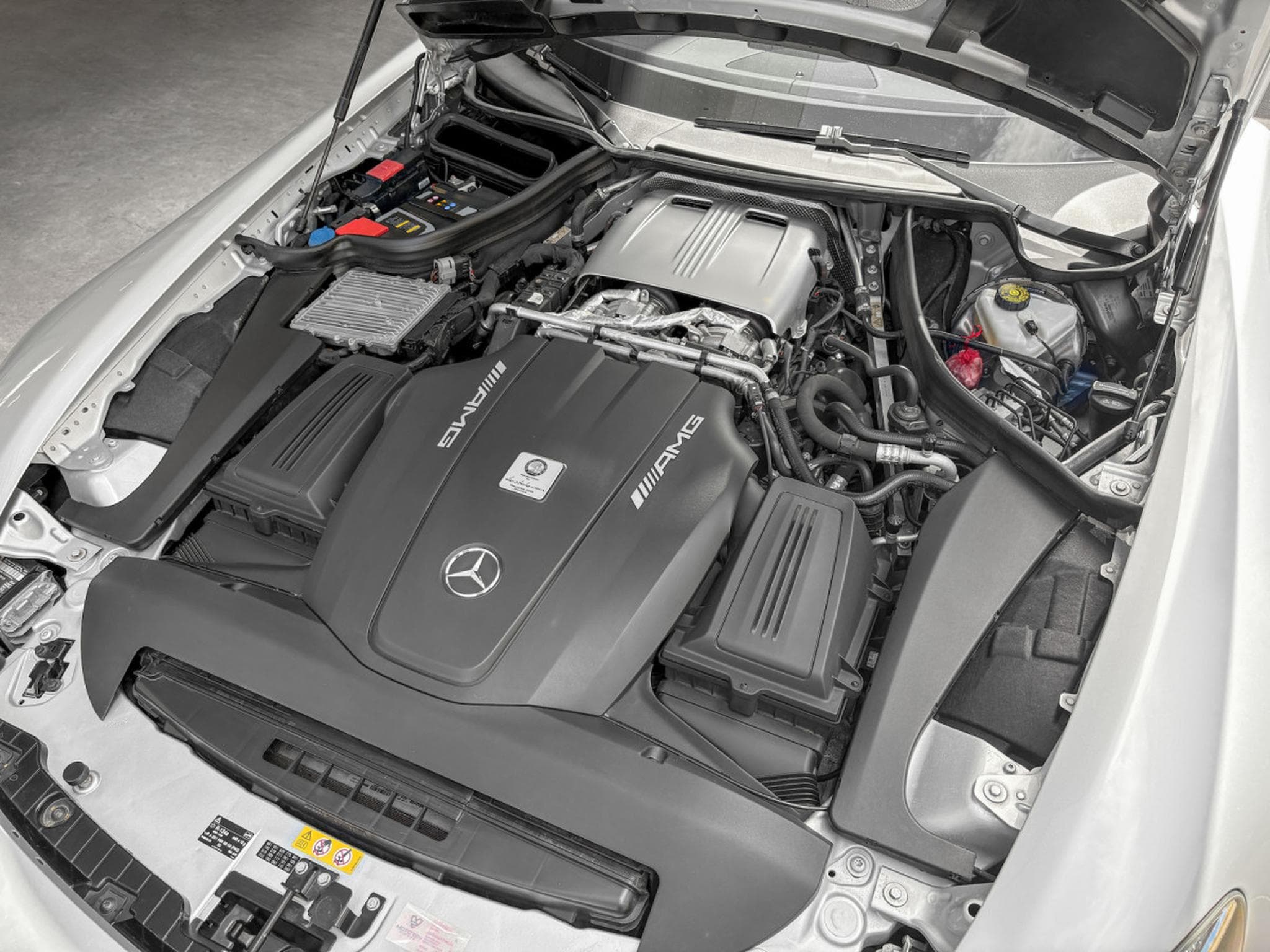 Mercedes AMG GT S AMG RIDE CONTROL° AMG 19° BURMESTER° (2016) - Photo 14
