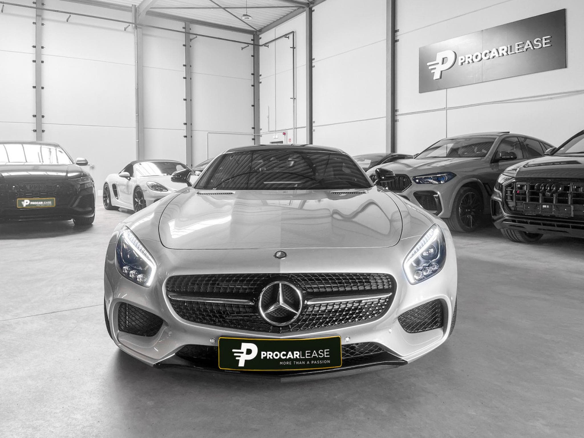 Mercedes AMG GT S AMG RIDE CONTROL° AMG 19° BURMESTER° (2016) - Photo 3