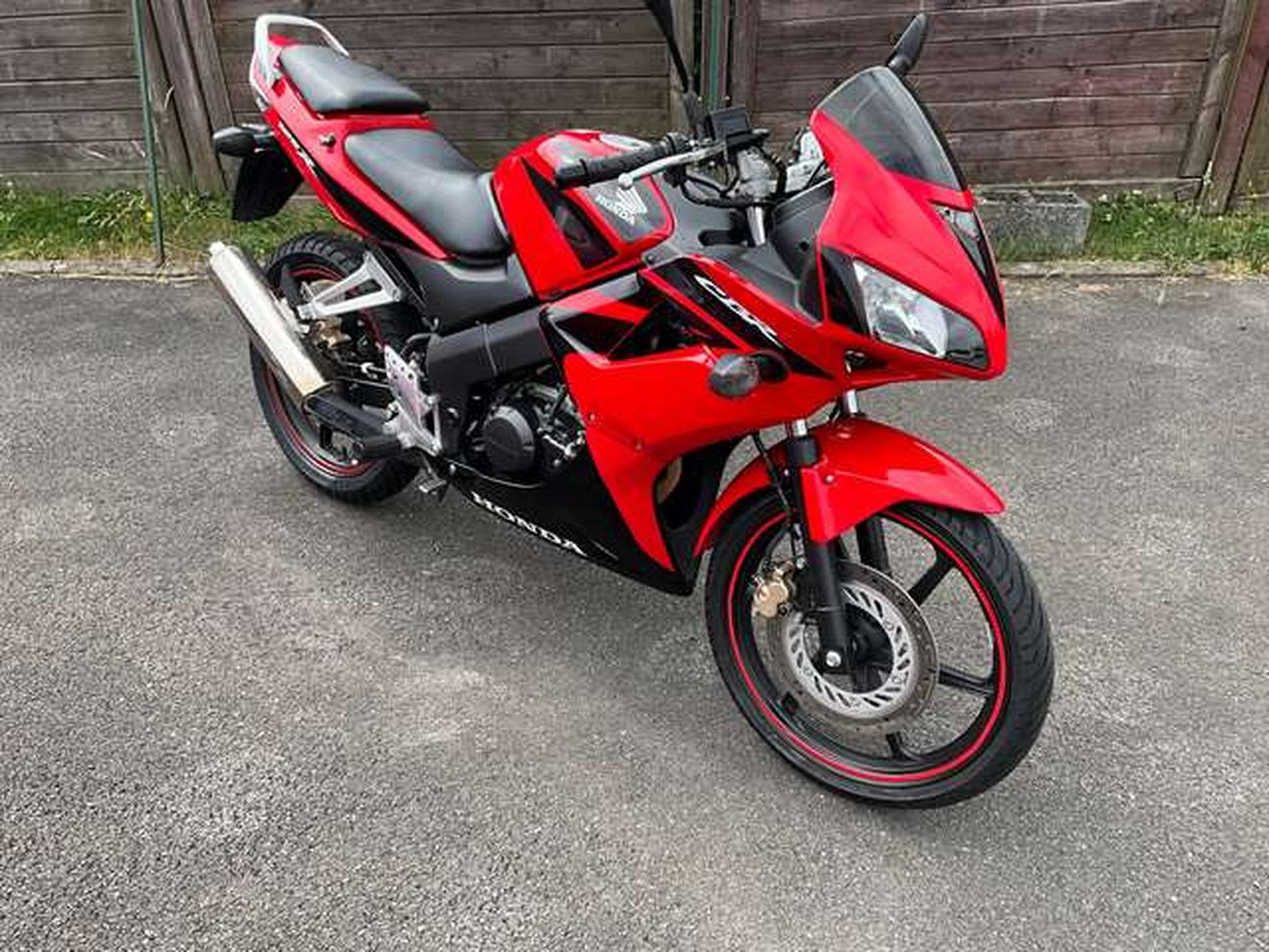 Honda CBR 125 Rw7 (2007) - Photo 2