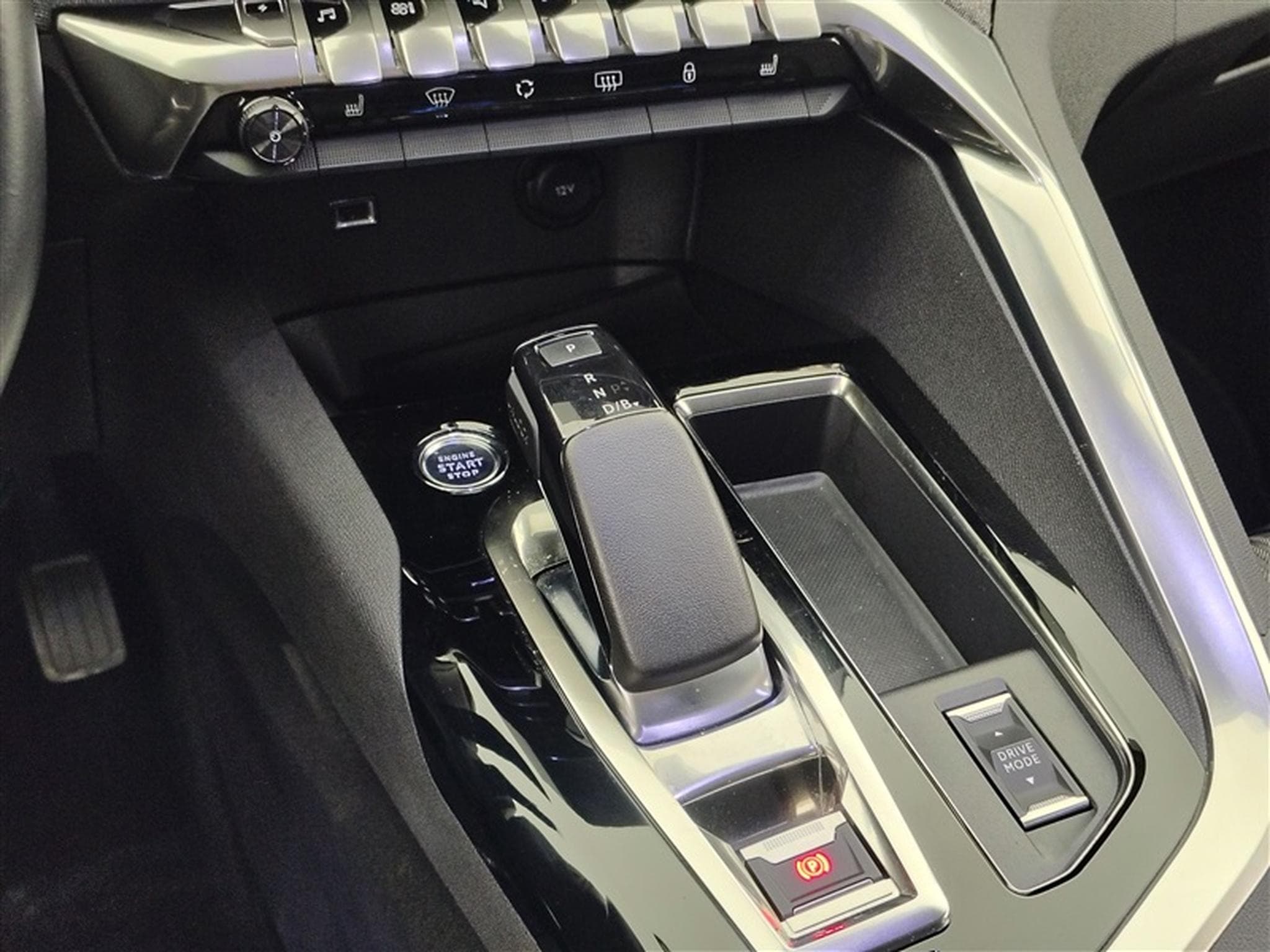 Peugeot 3008 1.6 Hybrid4 300 PHEV GT S-CUIR / NAVI / CAMERA / CARPLAY (2021) - Photo 12