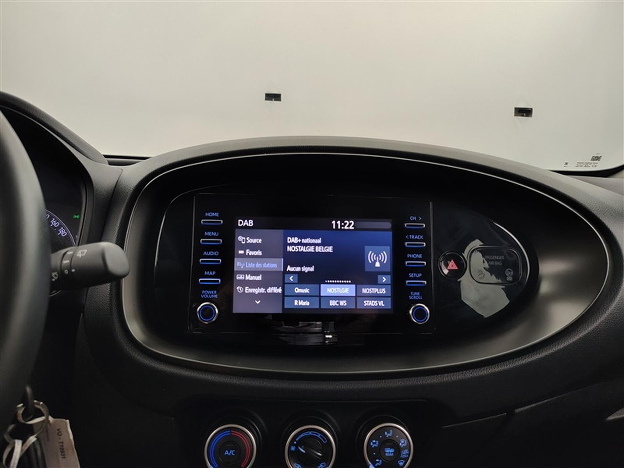 Toyota Aygo 1.0i VVT-i x II CARPLAY / CAMERA (2023) - Photo 11