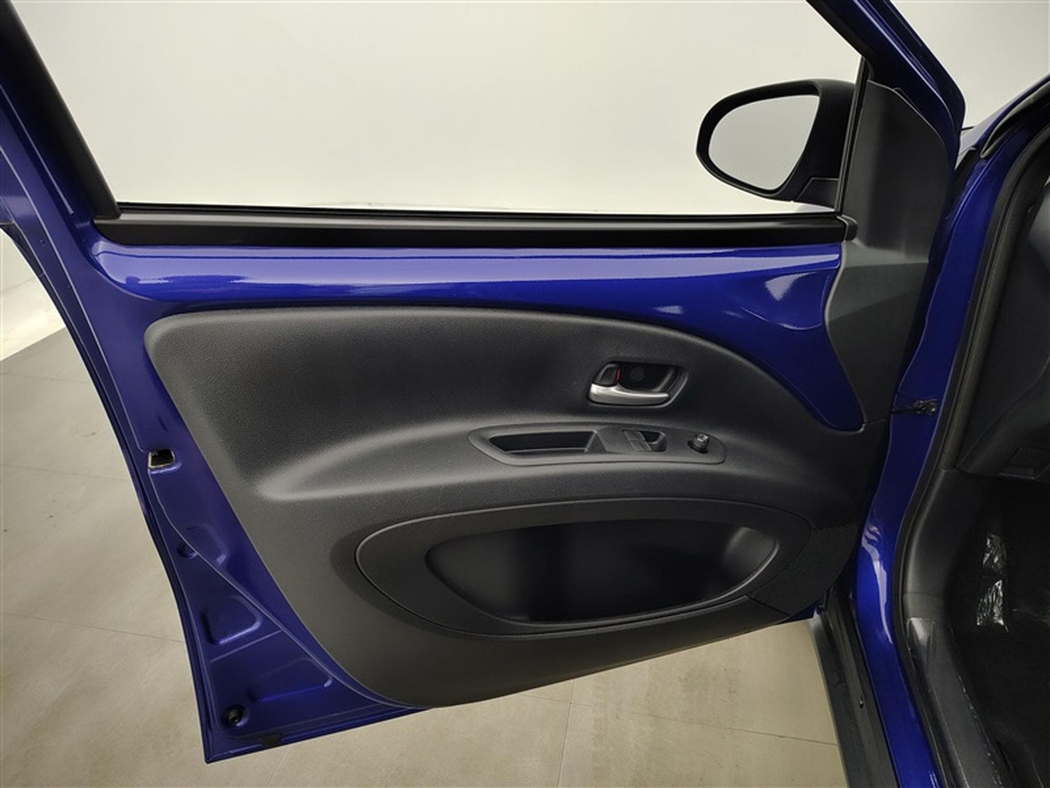 Toyota Aygo 1.0i VVT-i x II CARPLAY / CAMERA (2023) - Photo 17