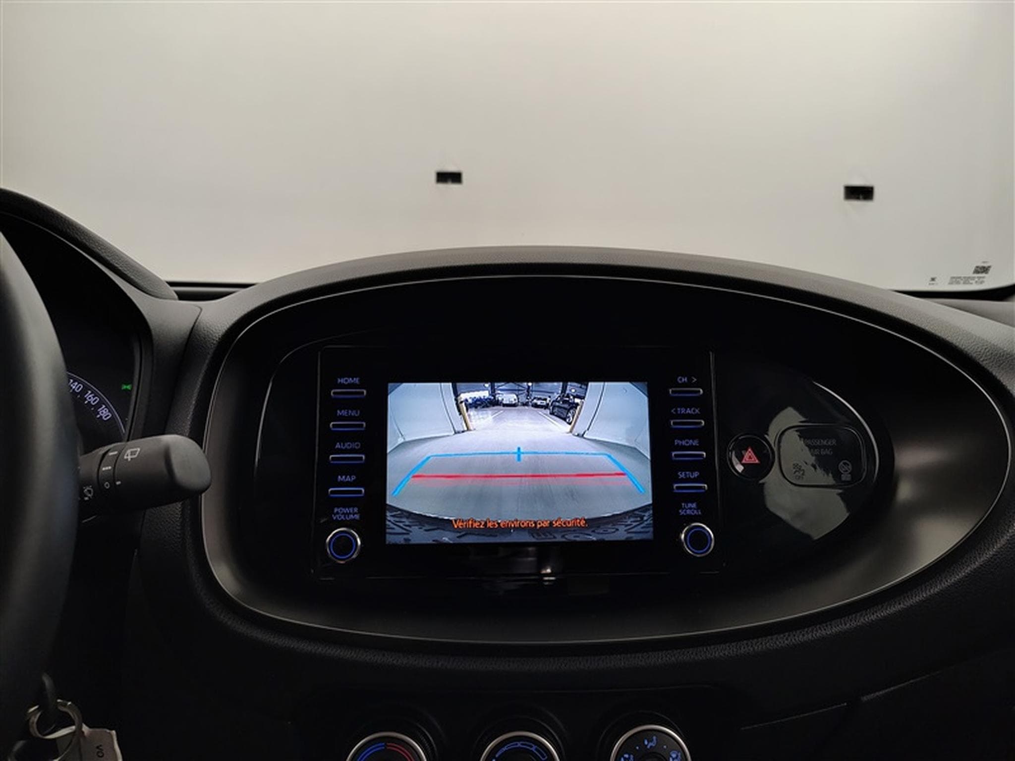 Toyota Aygo 1.0i VVT-i x II CARPLAY / CAMERA (2023) - Photo 18