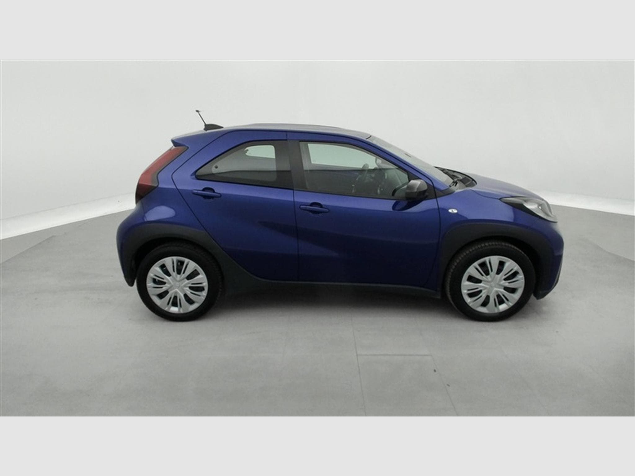 Toyota Aygo 1.0i VVT-i x II CARPLAY / CAMERA (2023) - Photo 24