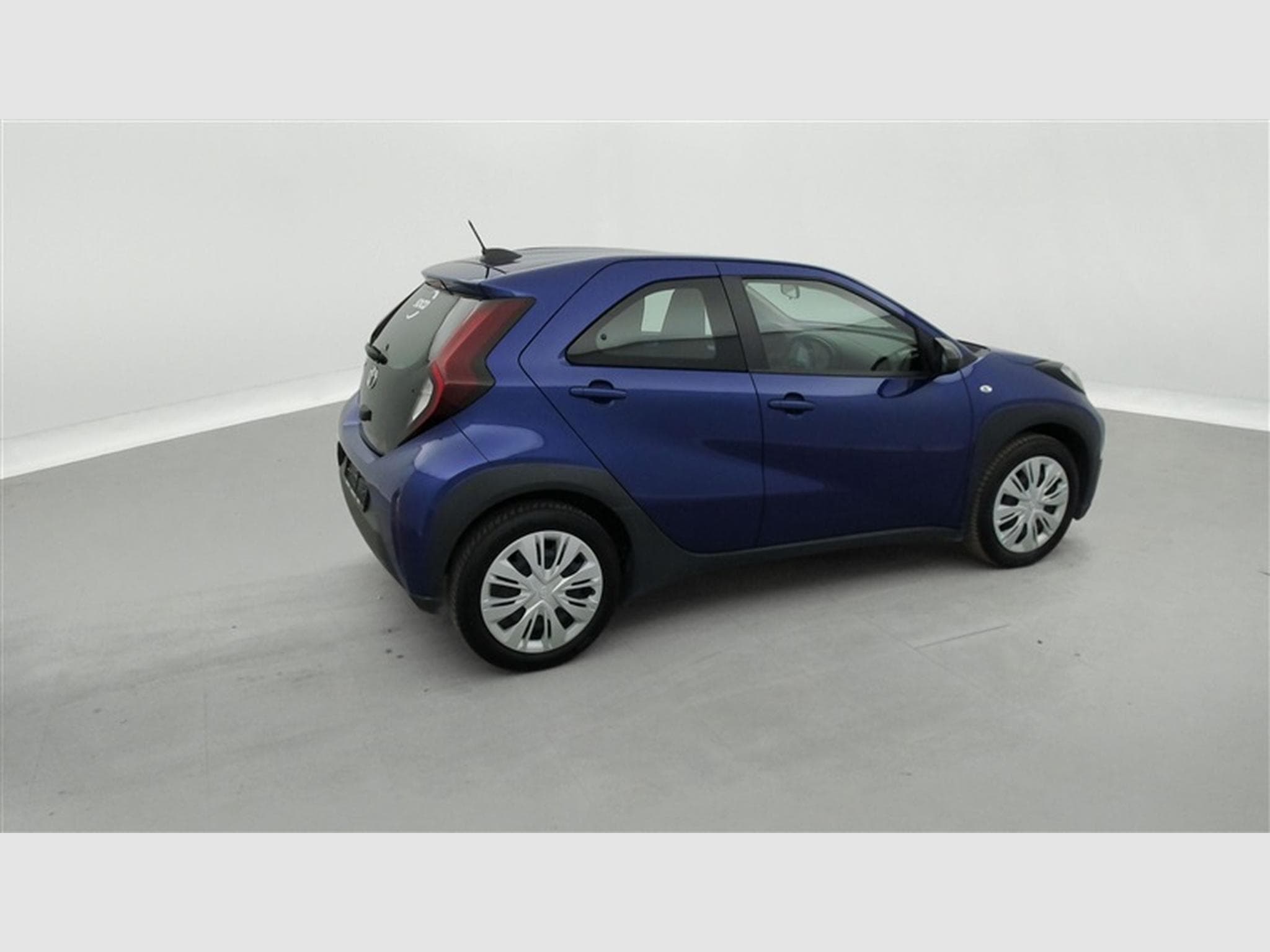 Toyota Aygo 1.0i VVT-i x II CARPLAY / CAMERA (2023) - Photo 25