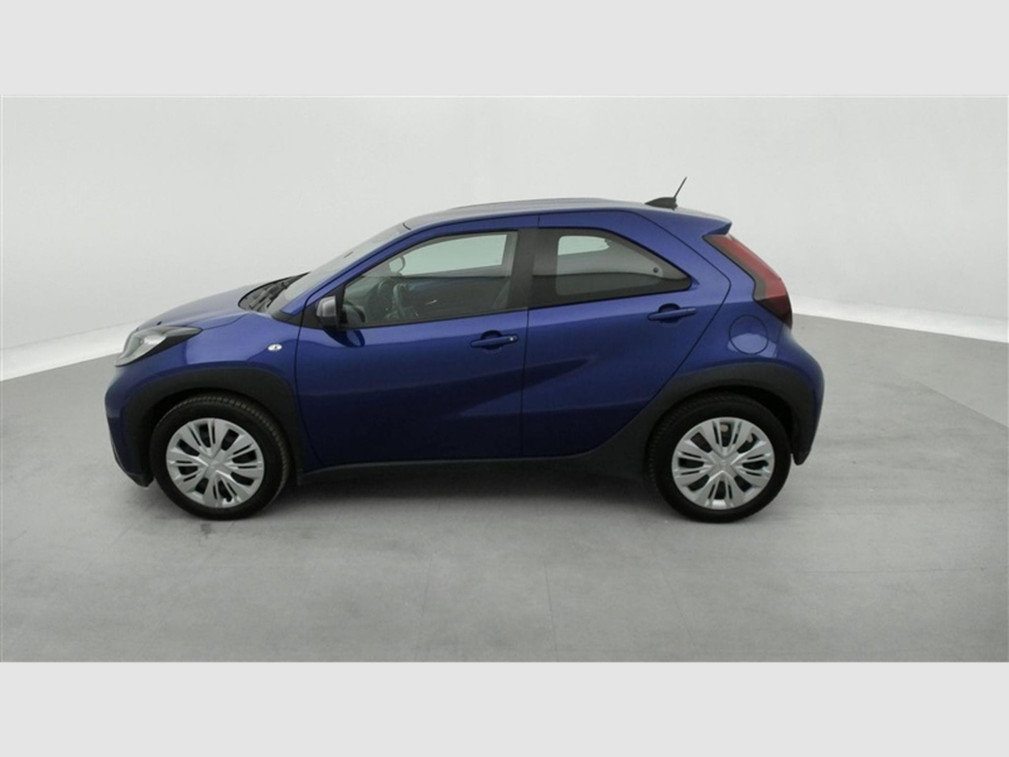 Toyota Aygo 1.0i VVT-i x II CARPLAY / CAMERA (2023) - Photo 3