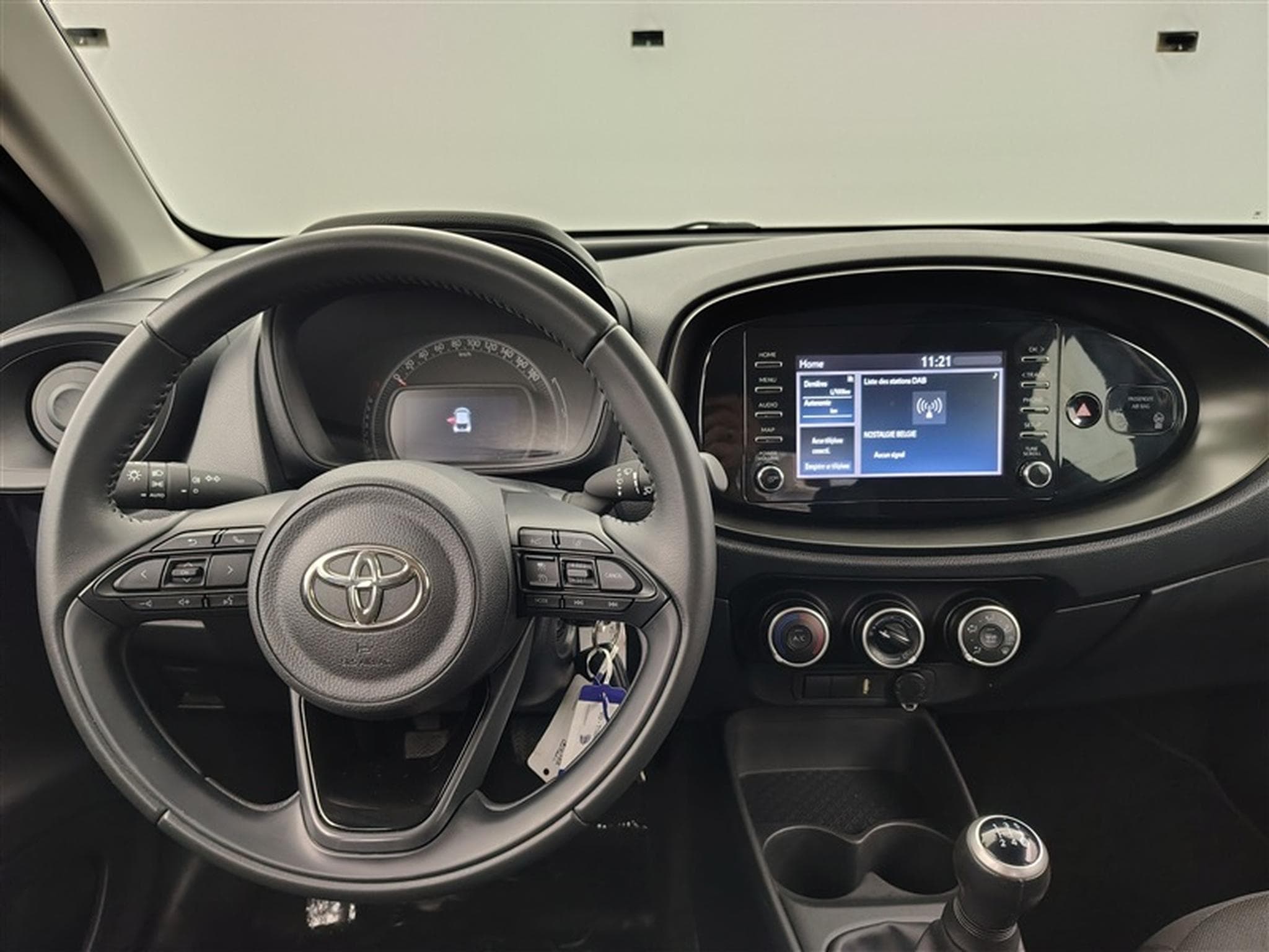 Toyota Aygo 1.0i VVT-i x II CARPLAY / CAMERA (2023) - Photo 9
