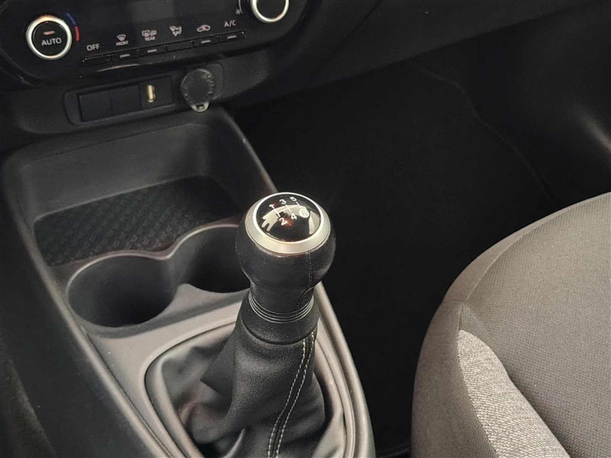 Toyota Aygo 1.0i VVT-i X pulse (2023) - Photo 12