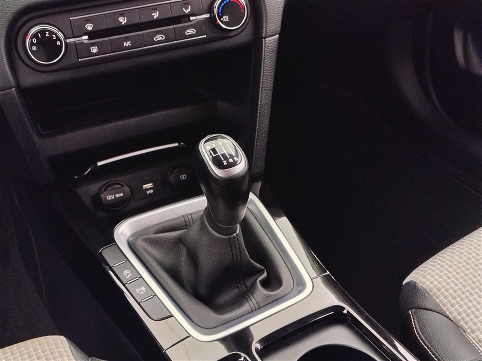Kia XCeed 1.0 T-ISG Must (2020) - Photo 12