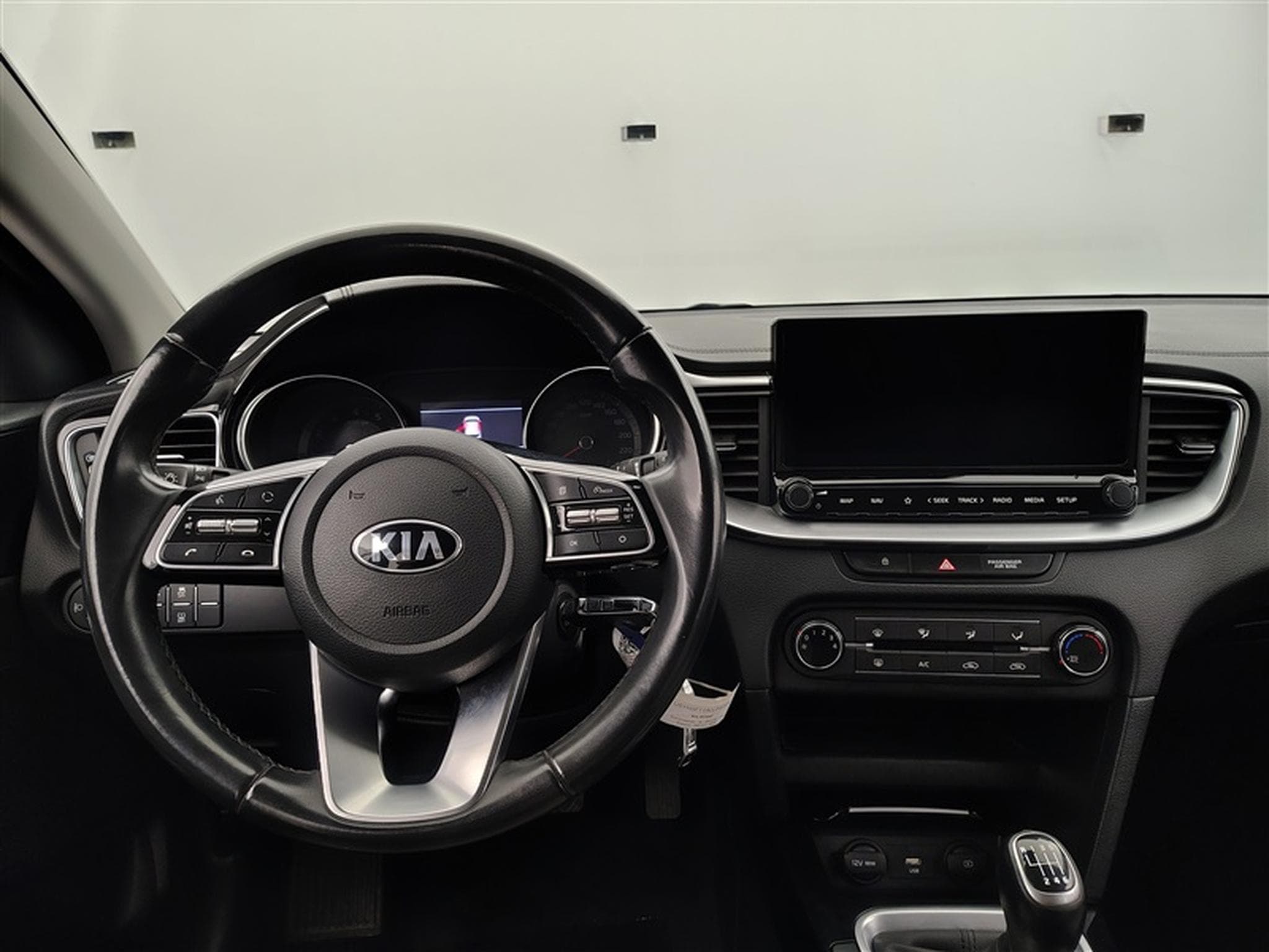 Kia XCeed 1.0 T-ISG Must (2020) - Photo 9