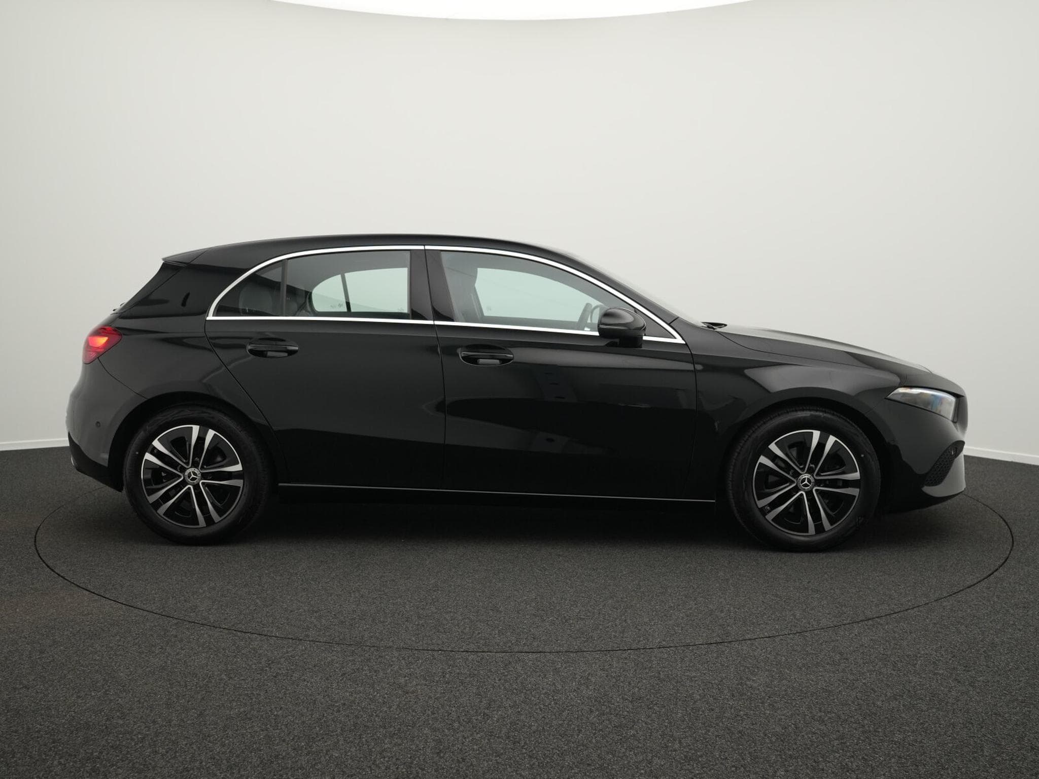 Mercedes A 180 d Progressive LED+Kamera+Apple+MBUX (2025) - Photo 5