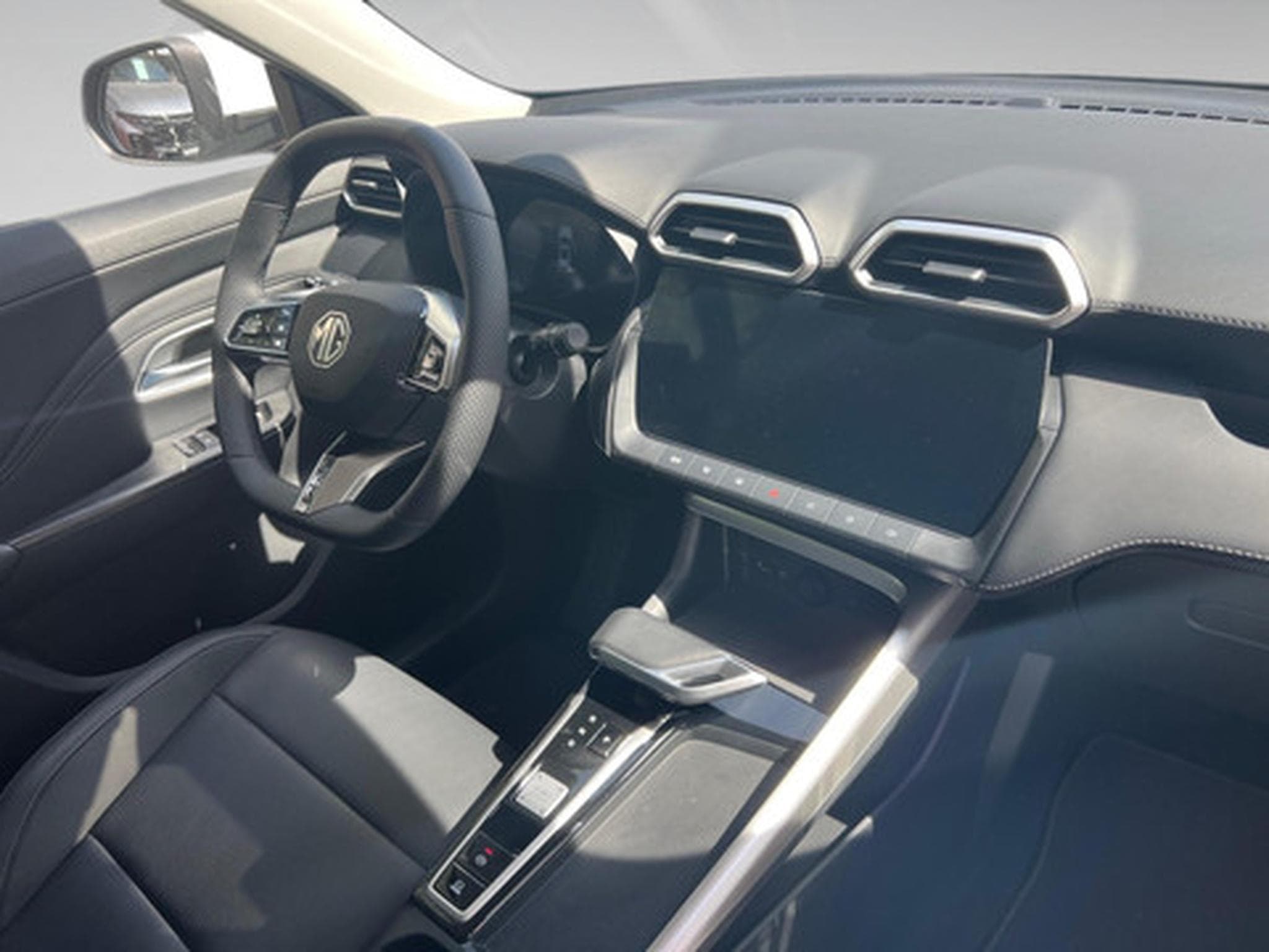 MG ZS Hybrid+ Luxury (2025) - Photo 12
