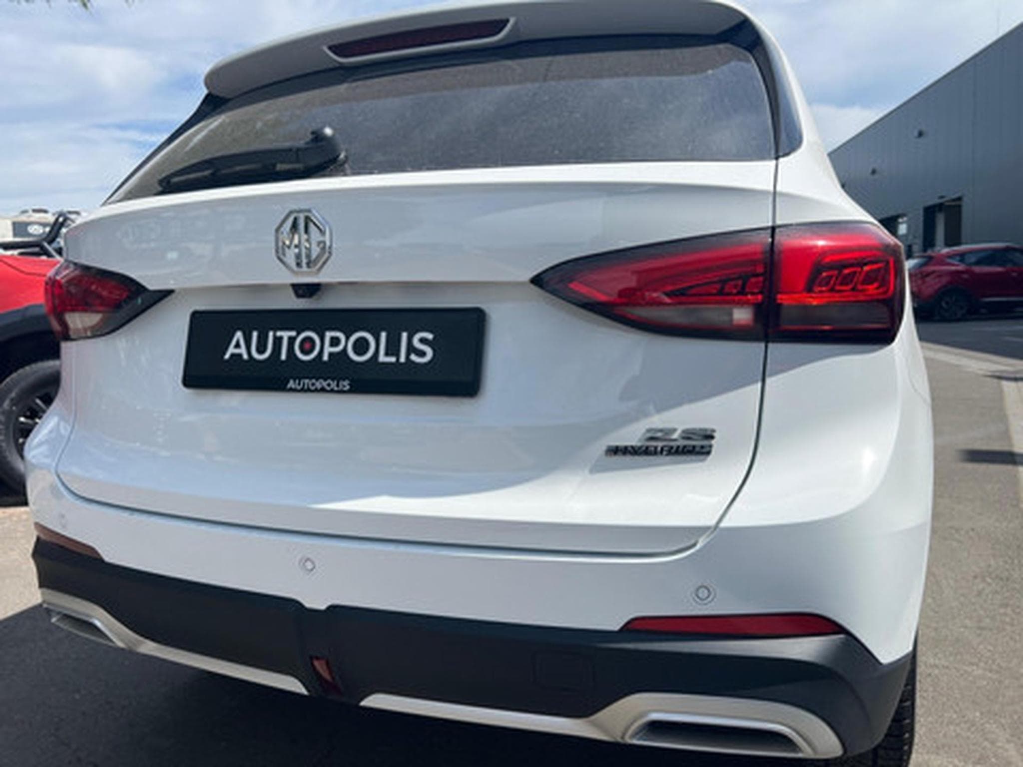 MG ZS Hybrid+ Luxury (2025) - Photo 18