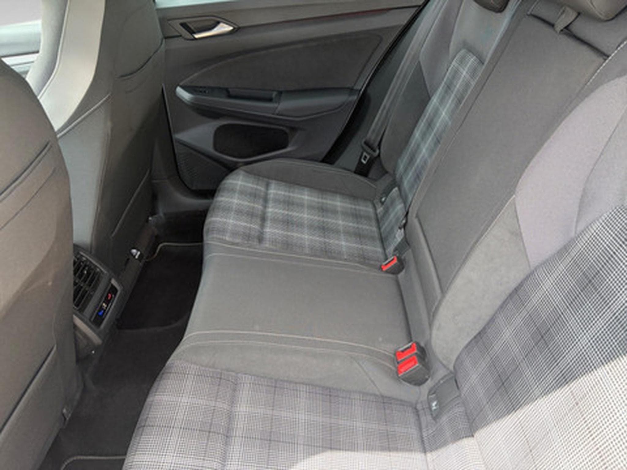 VW Golf VIII 2.0 TDI 147kW GTD DSG (2023) - Photo 11