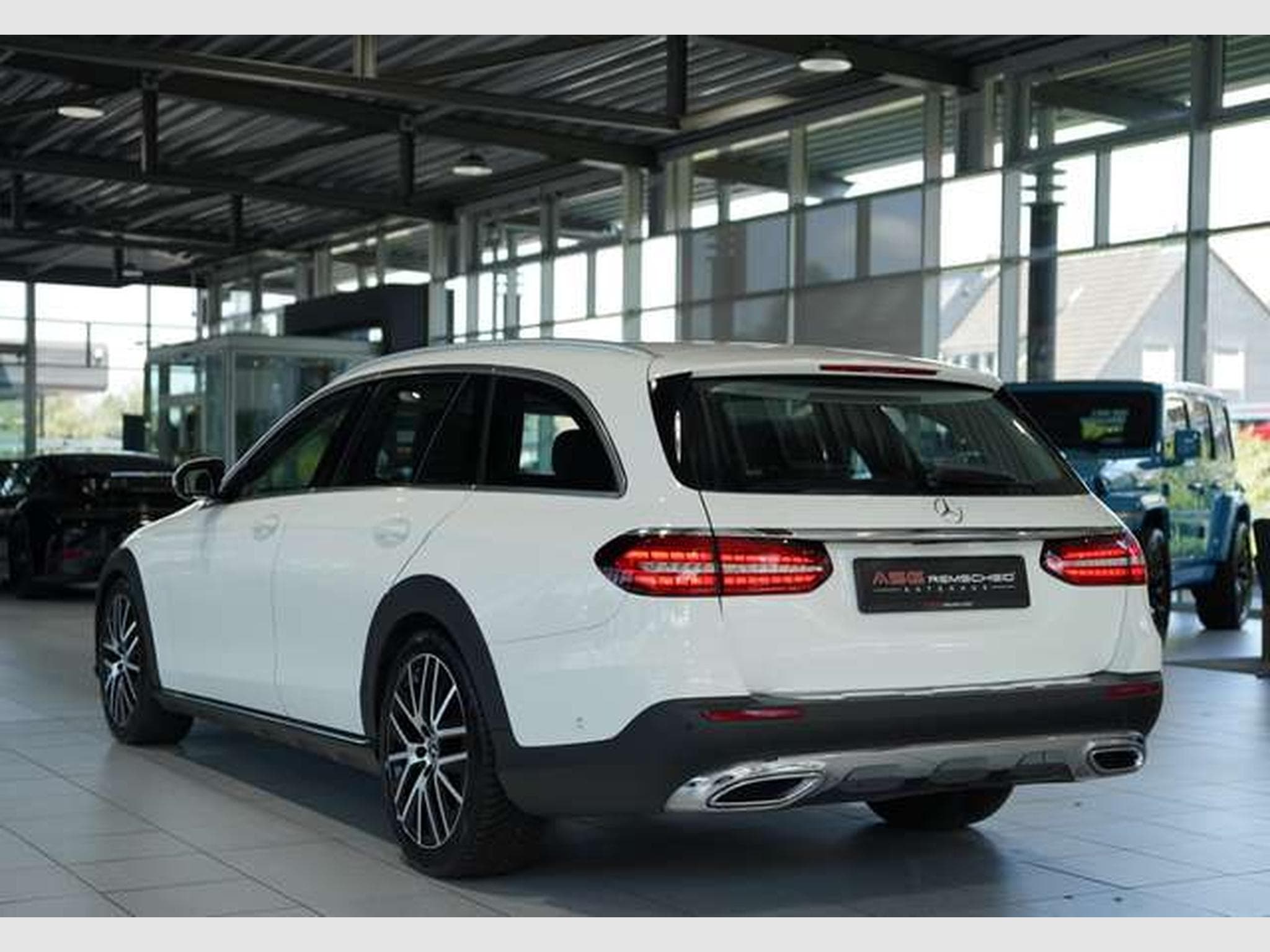 Mercedes E 400 d 4M All-Terrain *Memory *Pano *AHK *LUFT (2021) - Photo 10