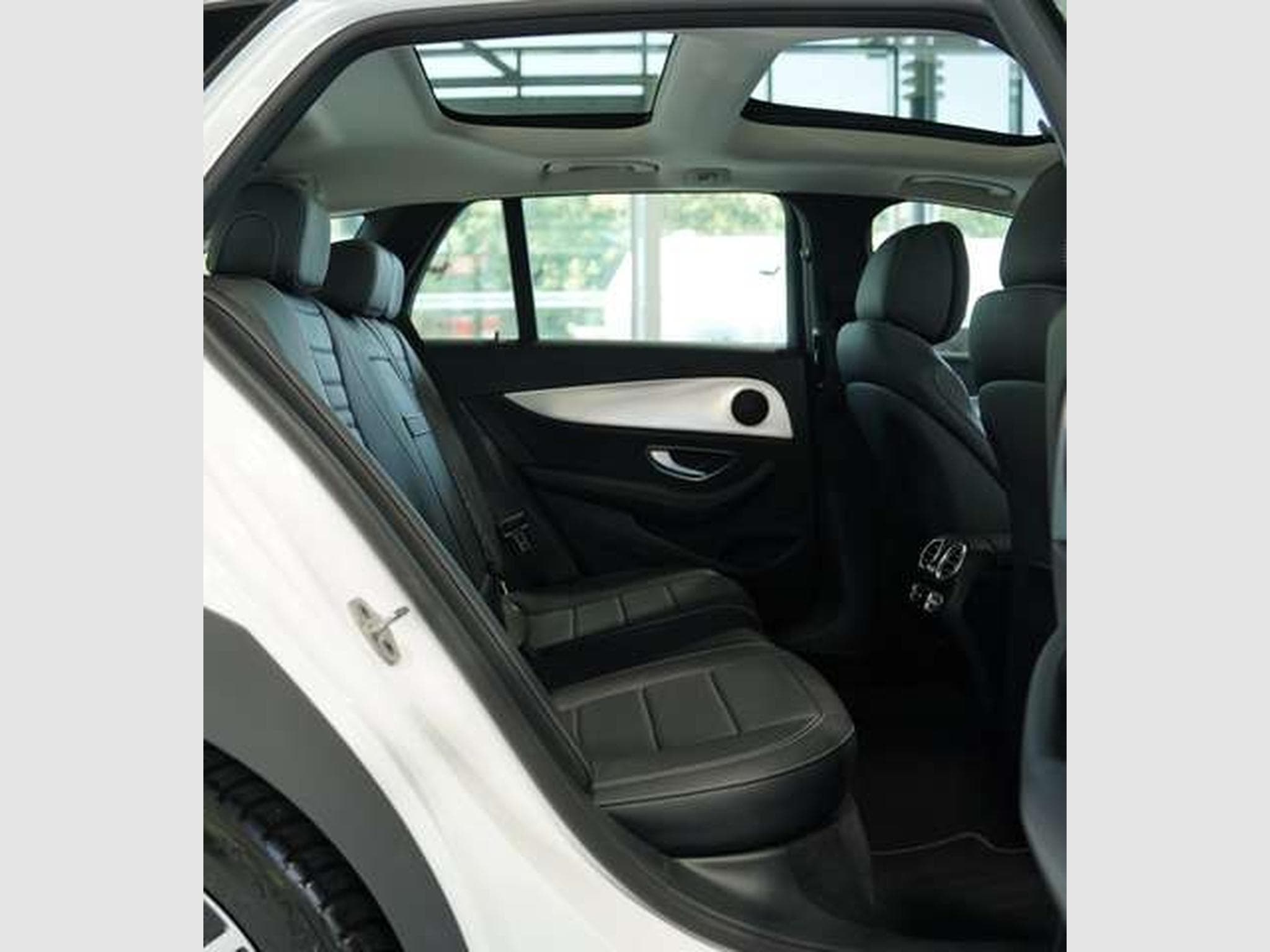Mercedes E 400 d 4M All-Terrain *Memory *Pano *AHK *LUFT (2021) - Photo 20