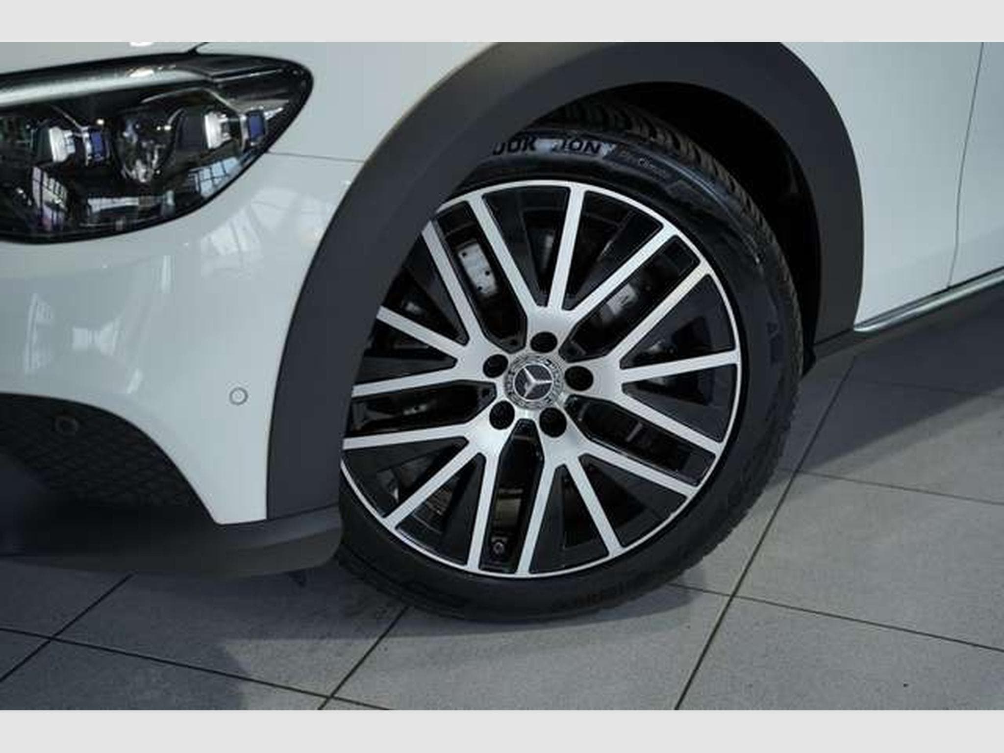 Mercedes E 400 d 4M All-Terrain *Memory *Pano *AHK *LUFT (2021) - Photo 3