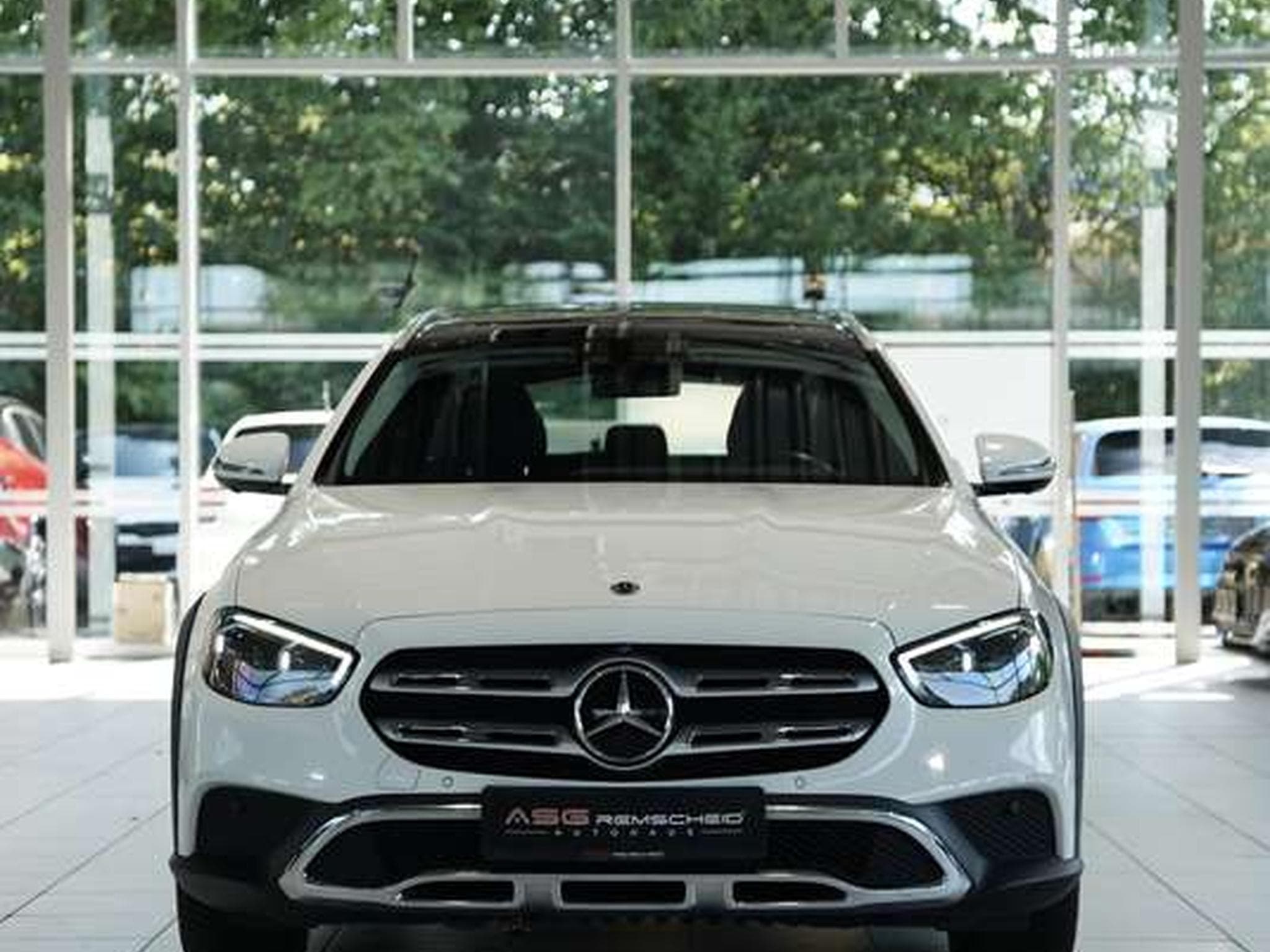 Mercedes E 400 d 4M All-Terrain *Memory *Pano *AHK *LUFT (2021) - Photo 4