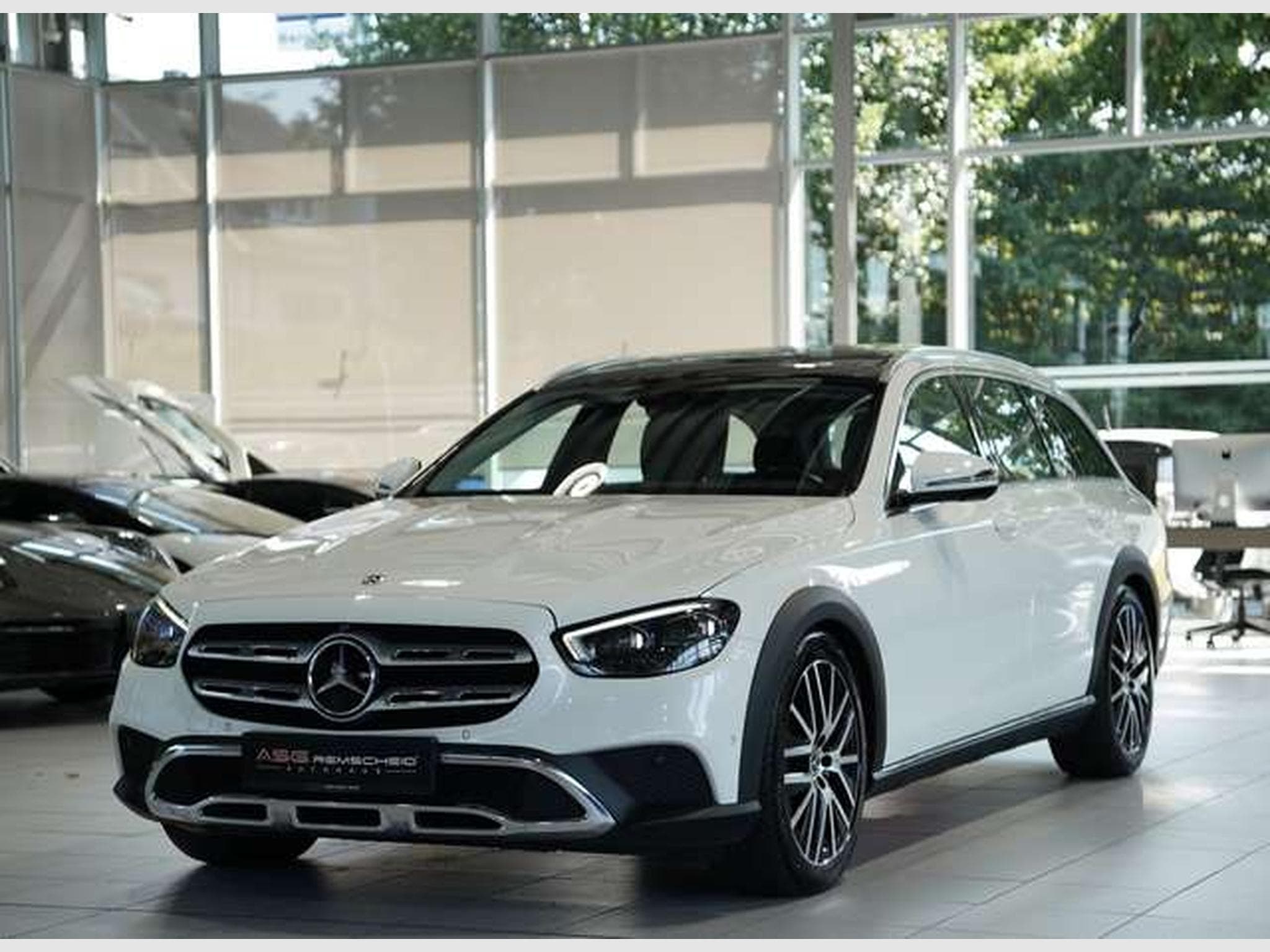 Mercedes E 400 d 4M All-Terrain *Memory *Pano *AHK *LUFT (2021) - Photo 5