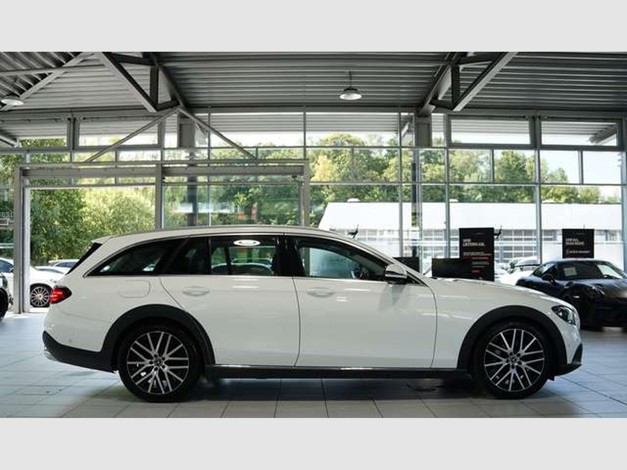 Mercedes E 400 d 4M All-Terrain *Memory *Pano *AHK *LUFT (2021) - Photo 7