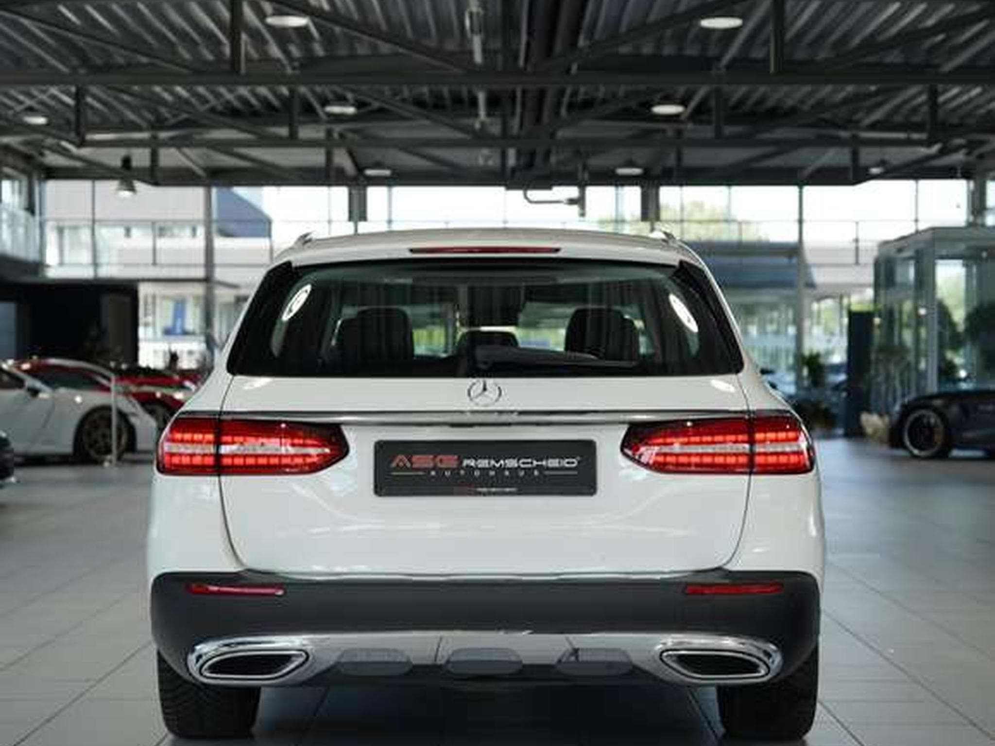 Mercedes E 400 d 4M All-Terrain *Memory *Pano *AHK *LUFT (2021) - Photo 9